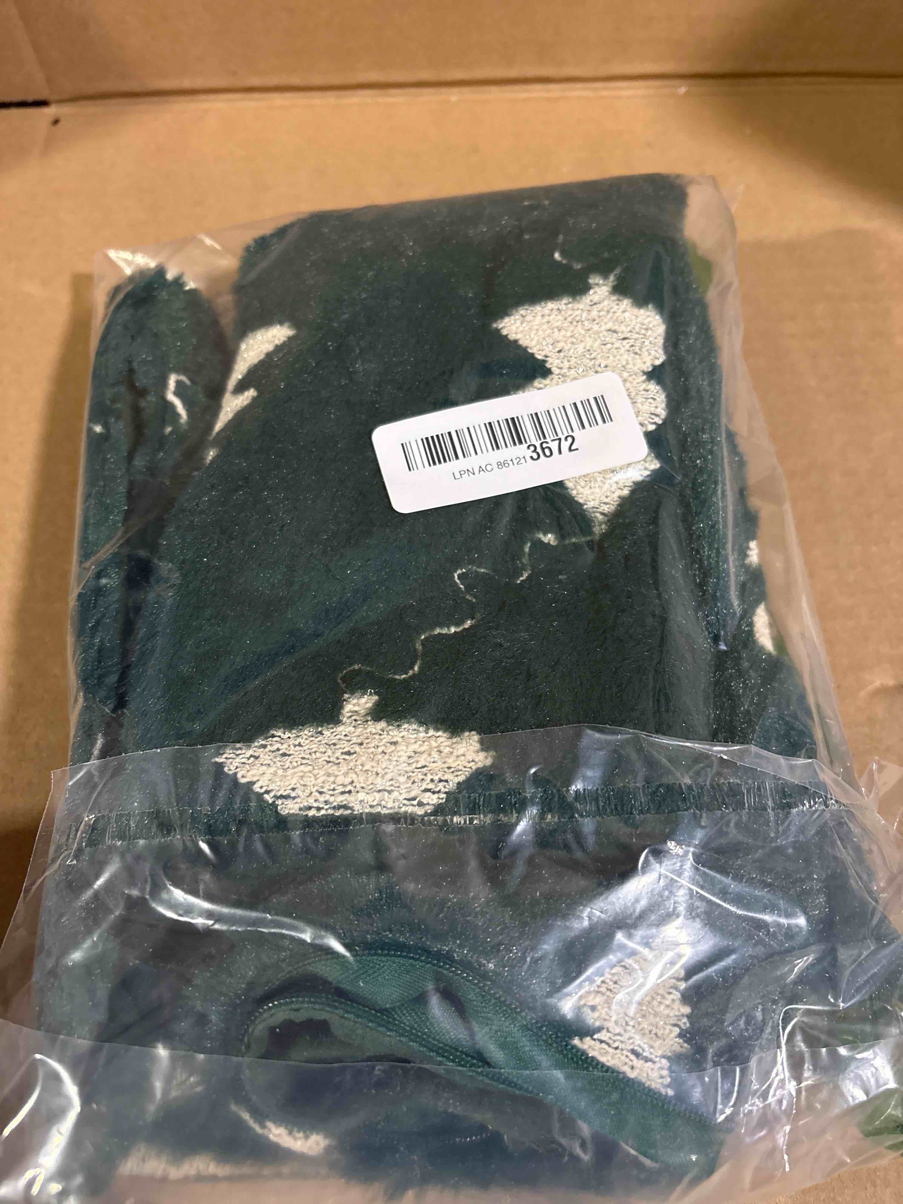 Condition photo showing New/Like New for AQOTHES Christmas Tree Embroidered Green Throw Pillows Cover 18x18 Inch, Set of 2 Packs Winter Soft Fluffy Decorative Throw Pillows Covers Decor for Home Sofa Couch Bed Room Green 18" x 18" (Pack of 2)
