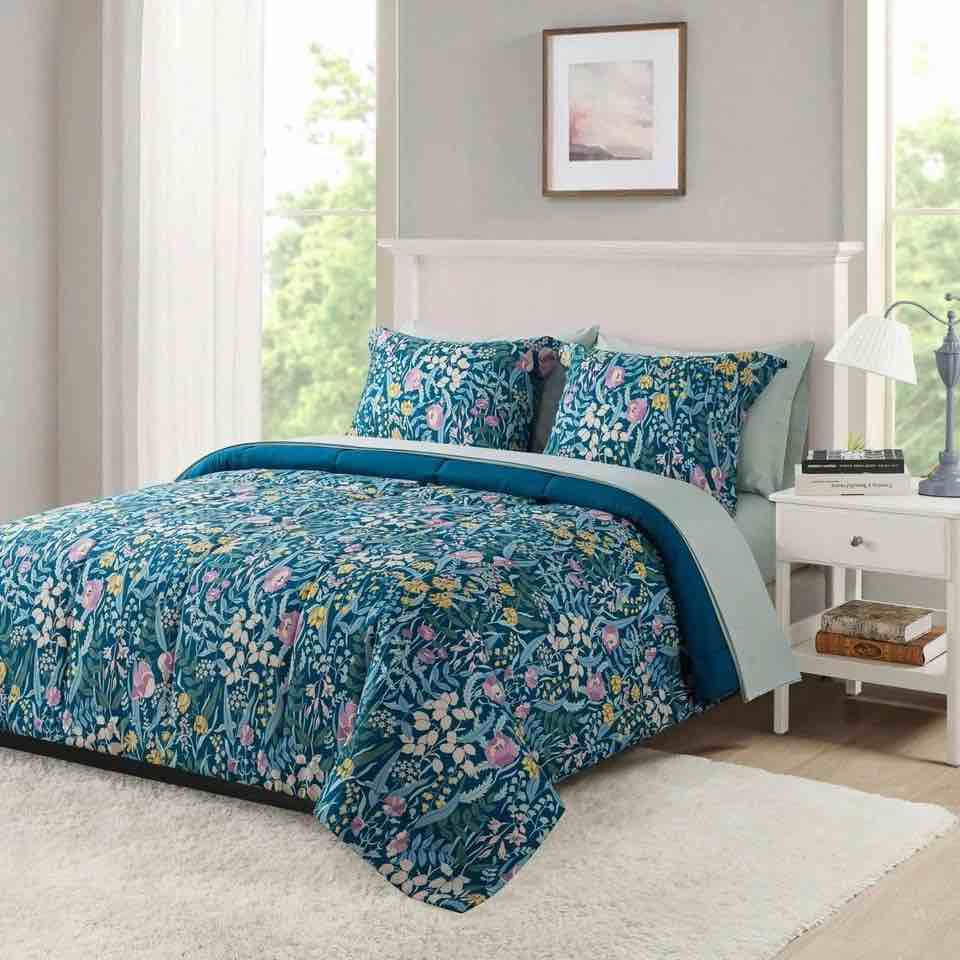 Mainstays 7-Piece Reversible Bed in a Bag Comforter Set with Sheets, Blue Floral