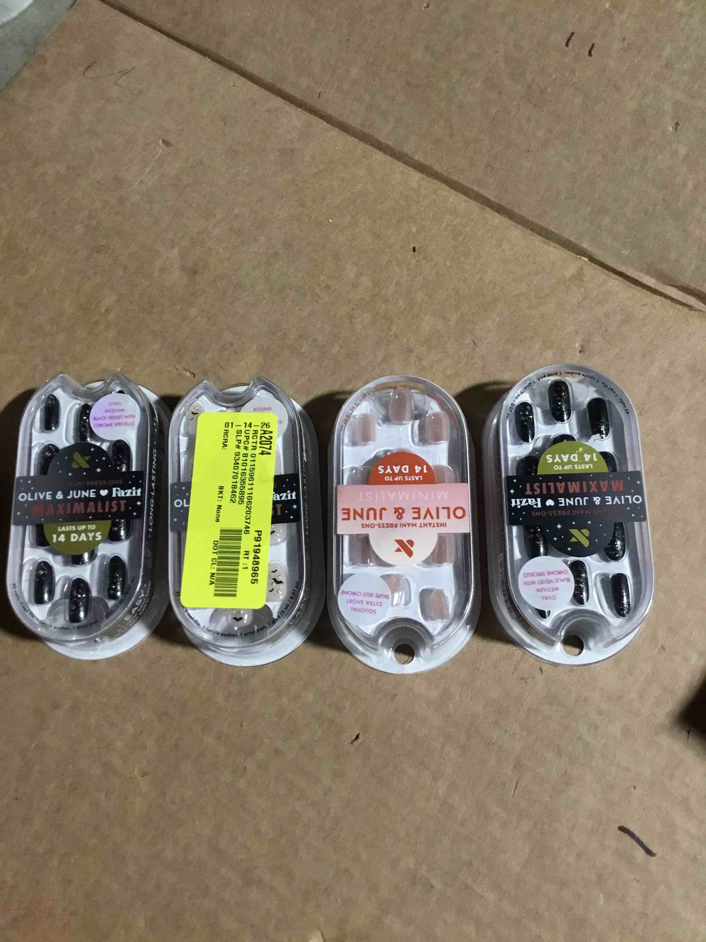 Condition photo showing New/Like New for MINIMALIST INSTANT MANI SET  GLUE PRESS-ONS Pack of 4 