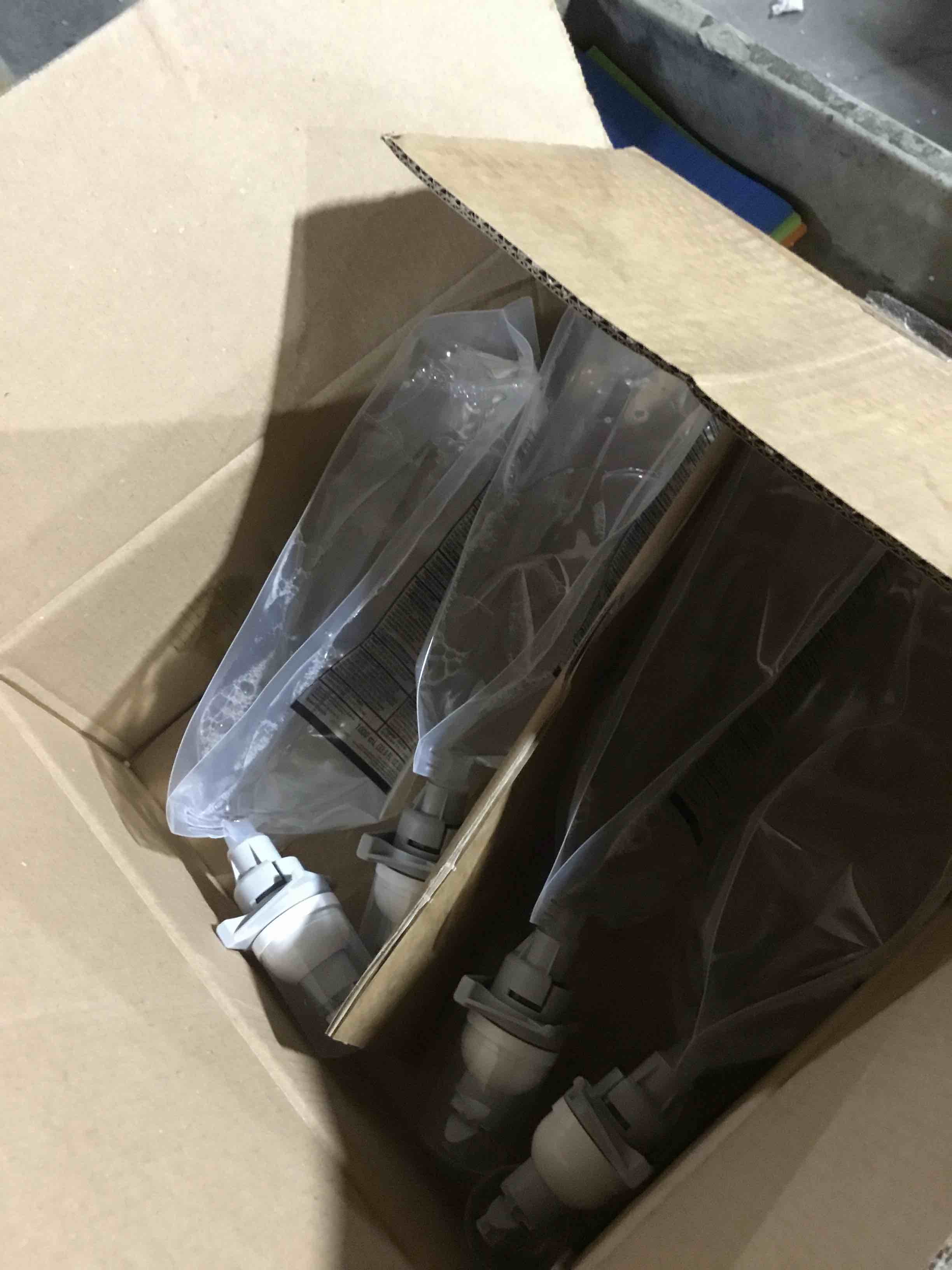 Condition photo showing Good Condition for Box of 4 Rubbermaid Auto Foam 1000 ml