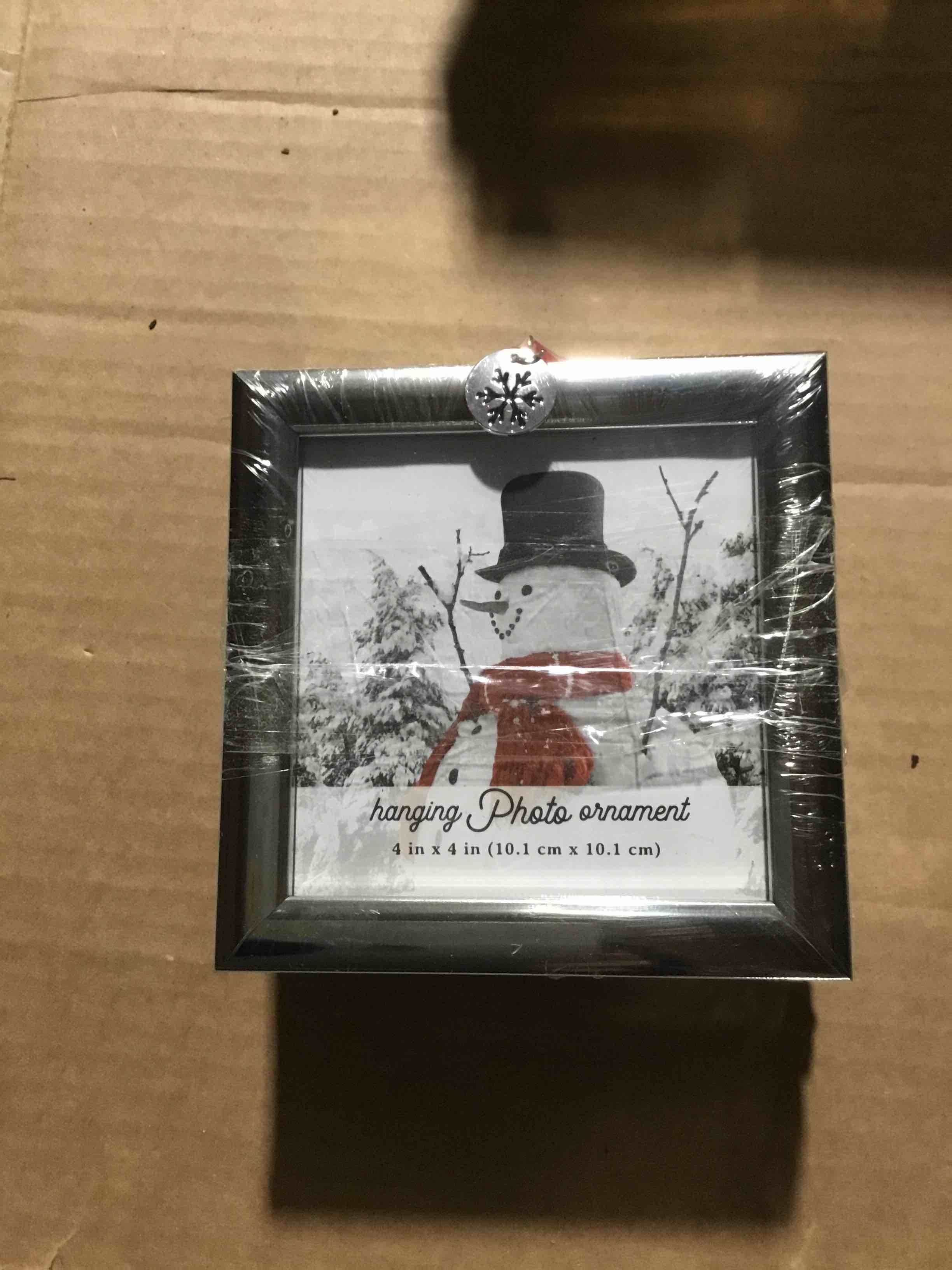 Condition photo showing New/Like New for pack of 4 elsa l 4"x4" ornament snowflake charm picture frame silver