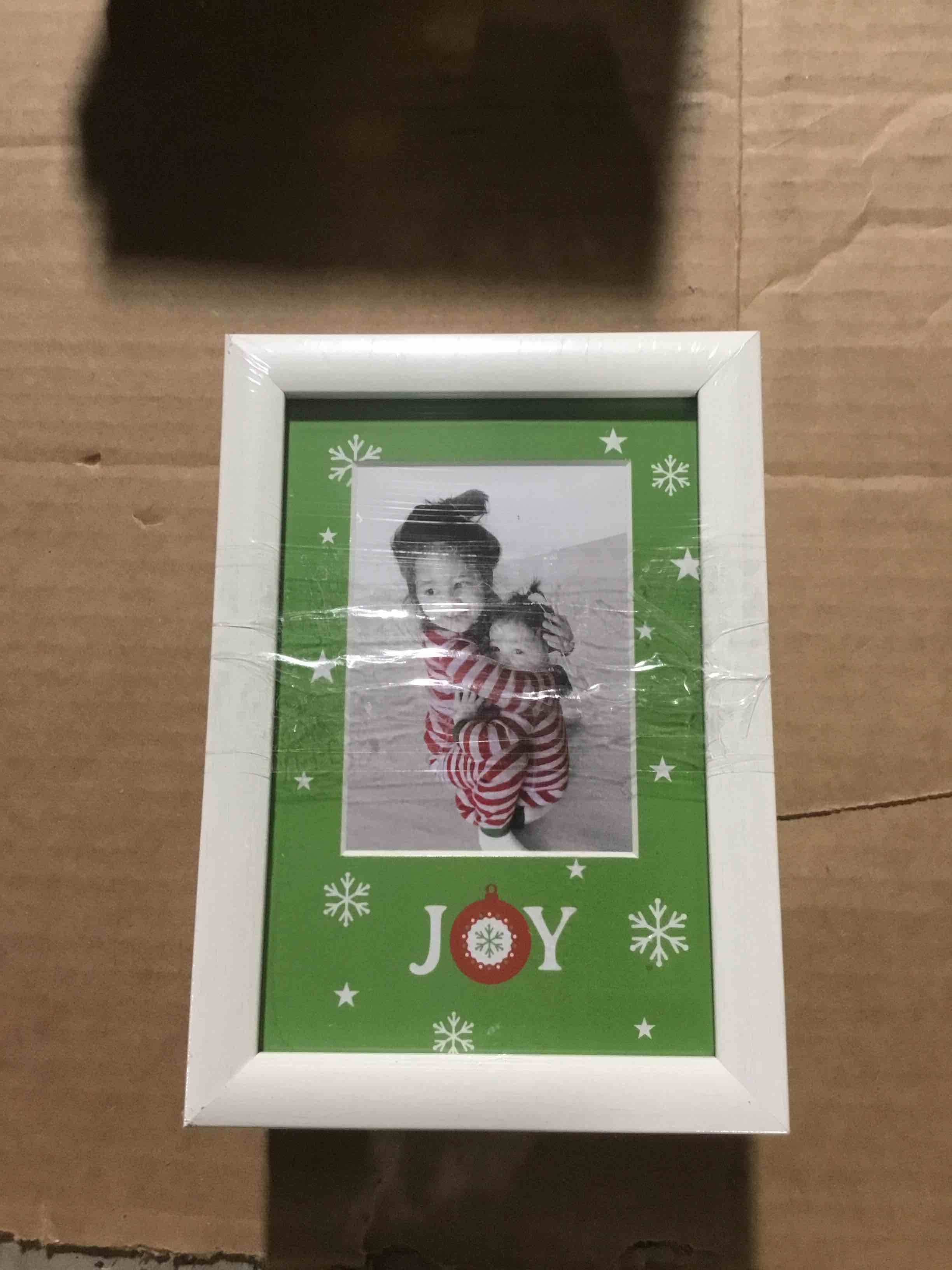 Condition photo showing New/Like New for Pack of 4 ELSA L 4"x6" Matted to 3"x4" "Joy" Mat Picture Frame White