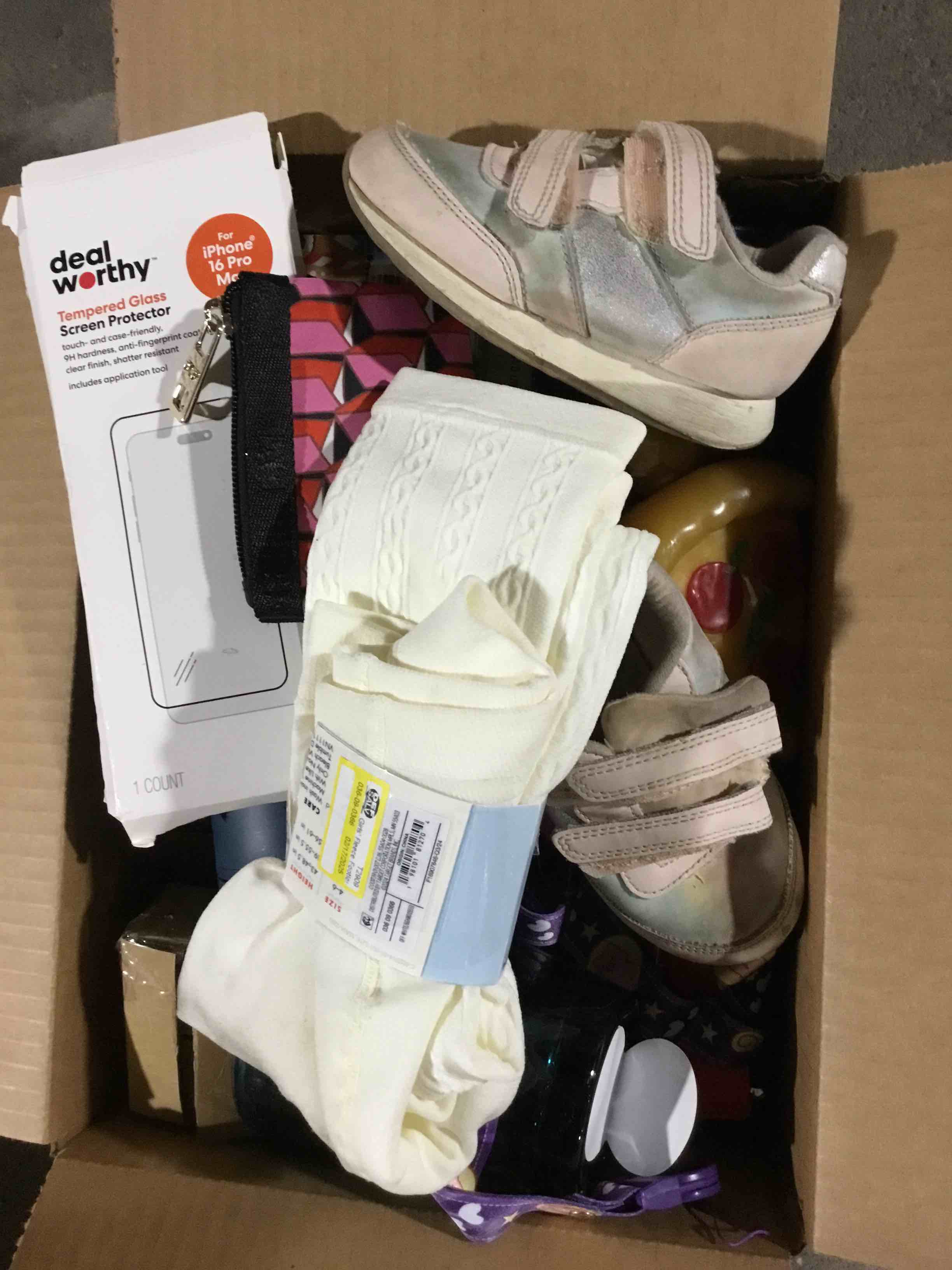 Condition photo showing Good Condition for box lot of miscellaneous items 