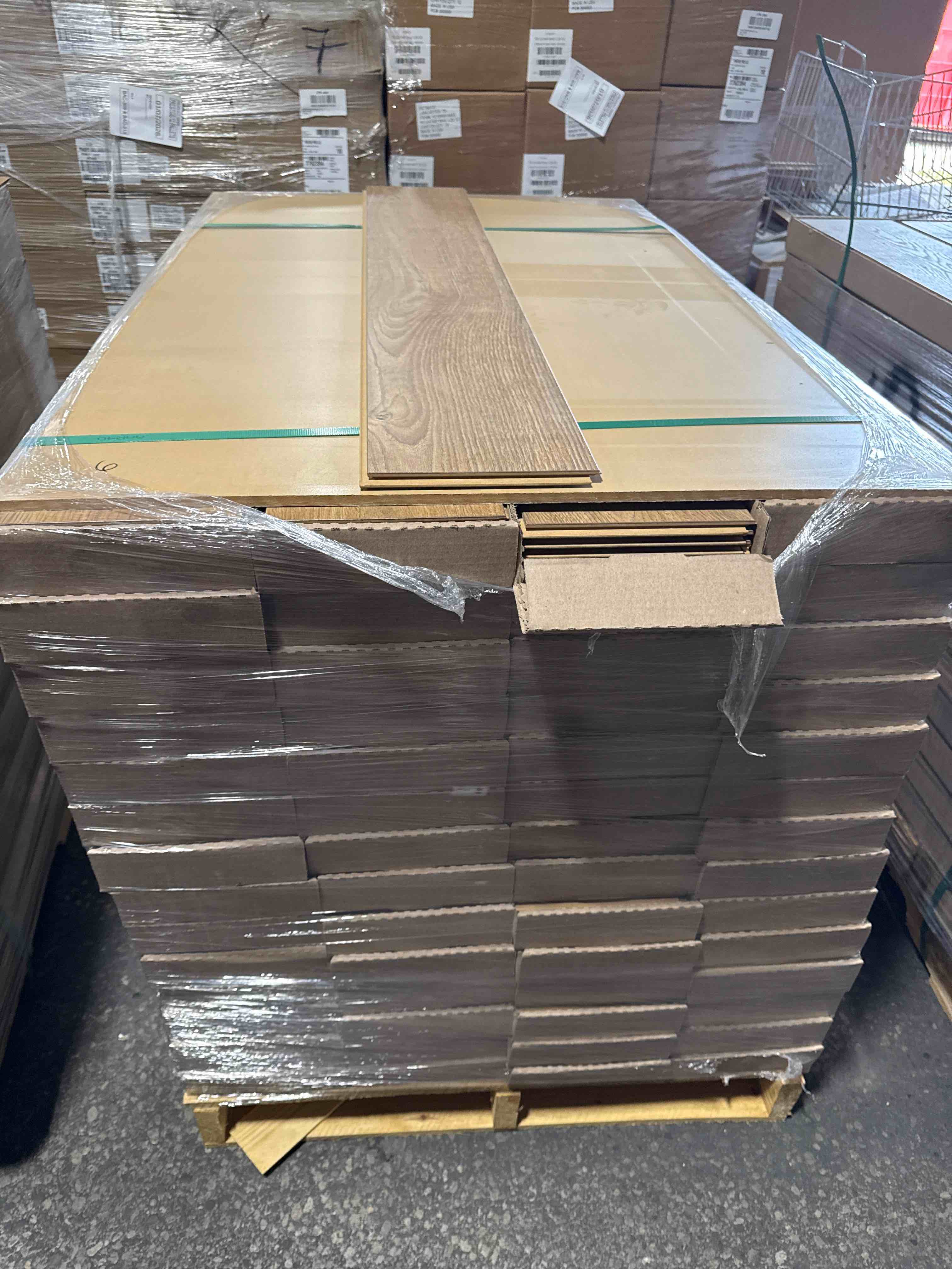 Laminate Wood Flooring (15.78 sq ft/ Box) 56 Boxes - bid per sq ft 