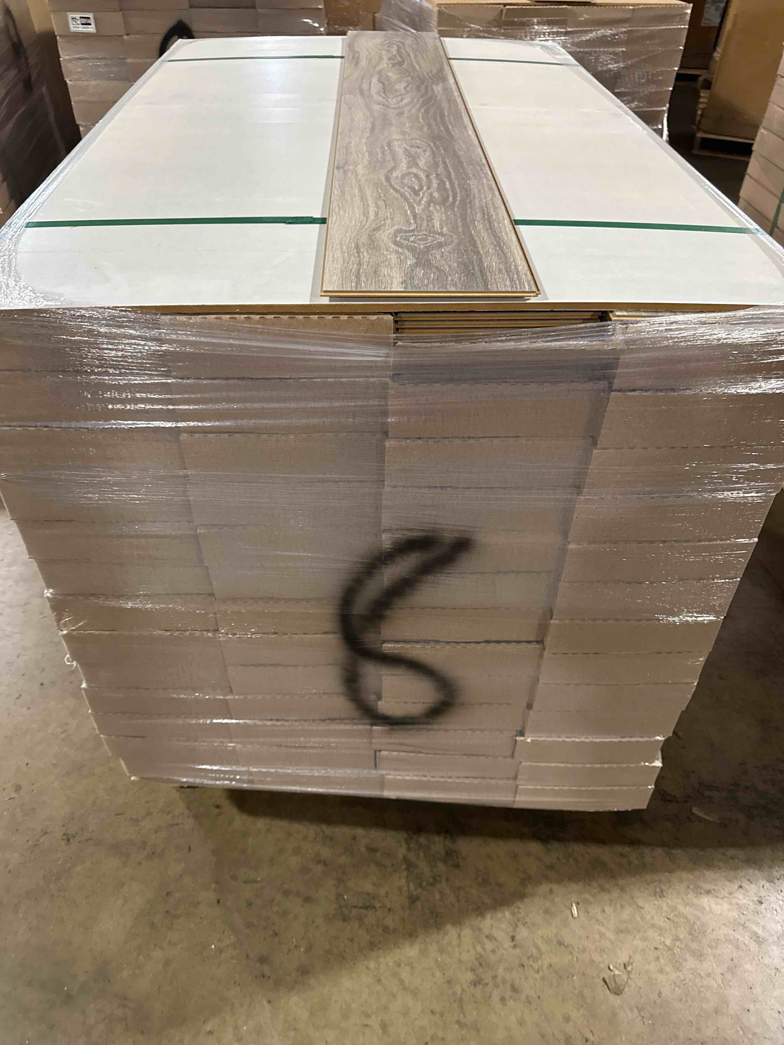 Laminate Wood Flooring (21.05 sq ft/ Box) 56 Boxes - bid per sq ft 