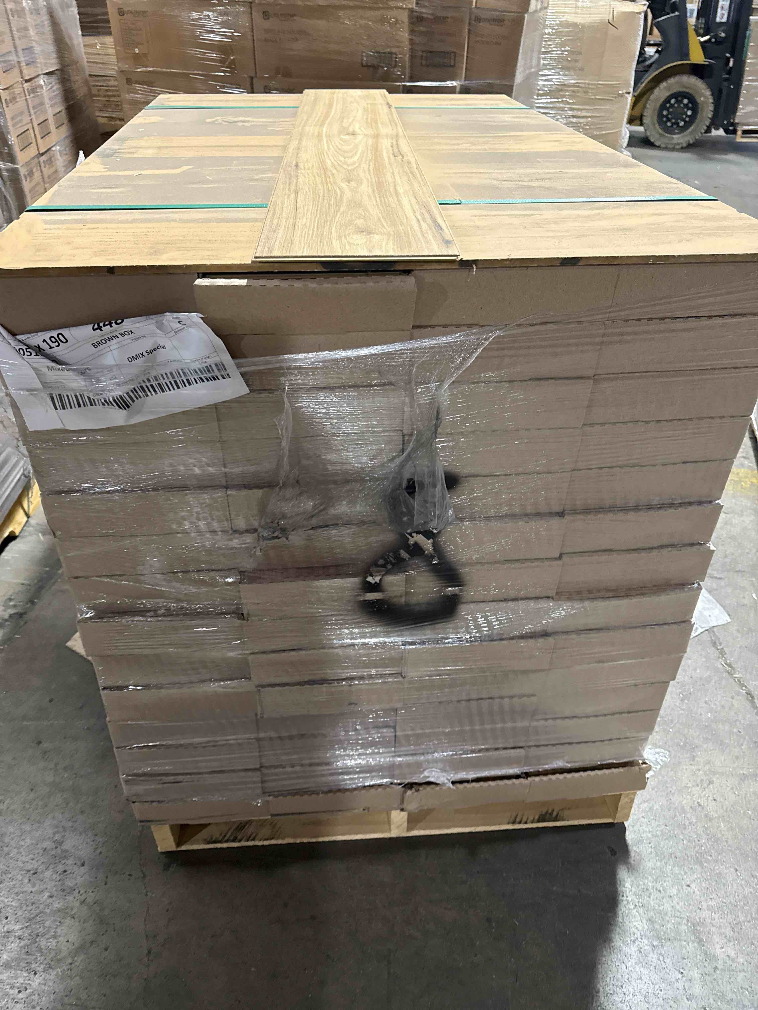 Laminate Wood Flooring (21.05 sq ft/ Box) 56 Boxes - bid per sq ft 