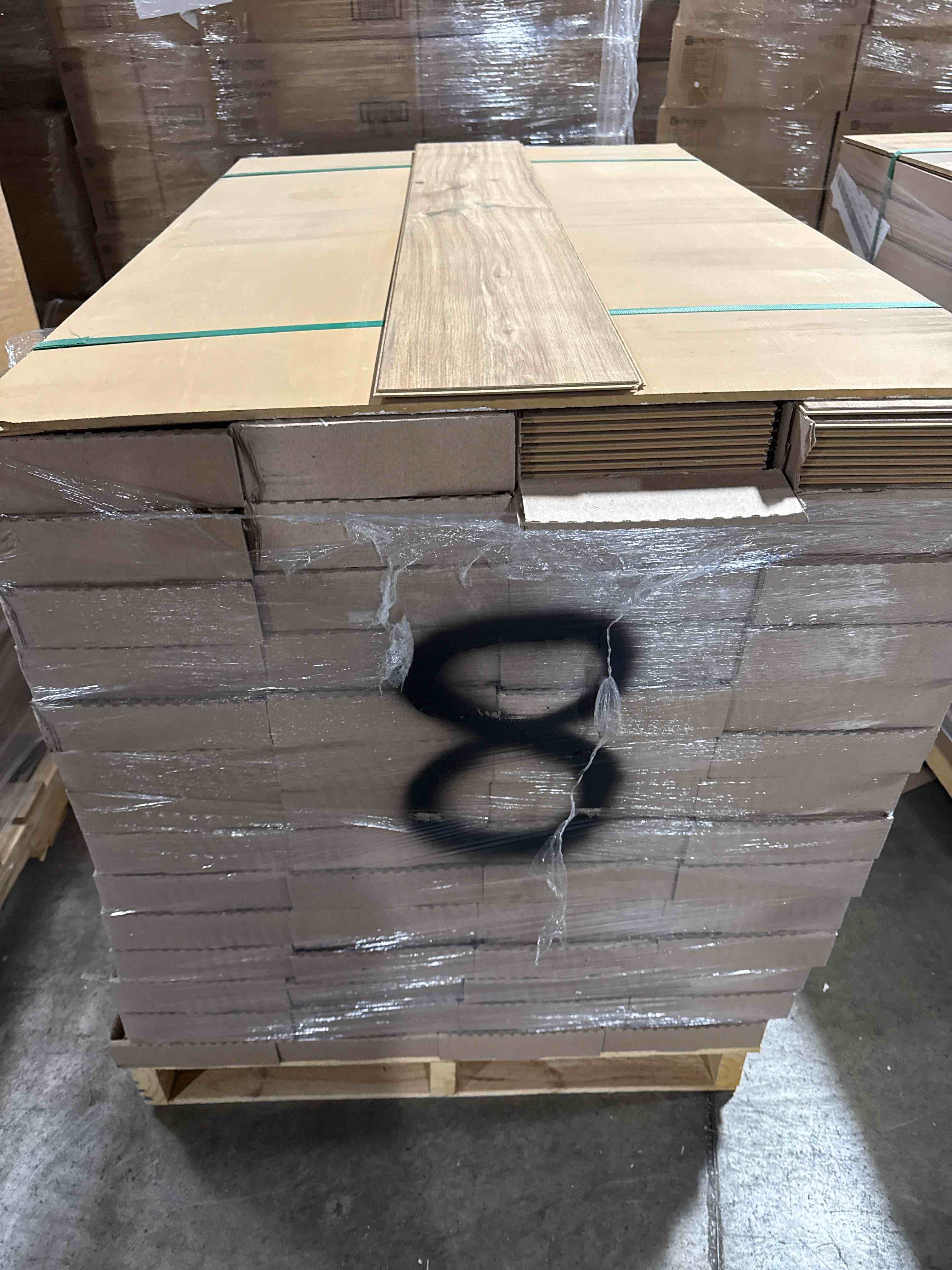 Laminate Wood Flooring (21.05 sq ft/ Box) 56 Boxes - bid per sq ft 