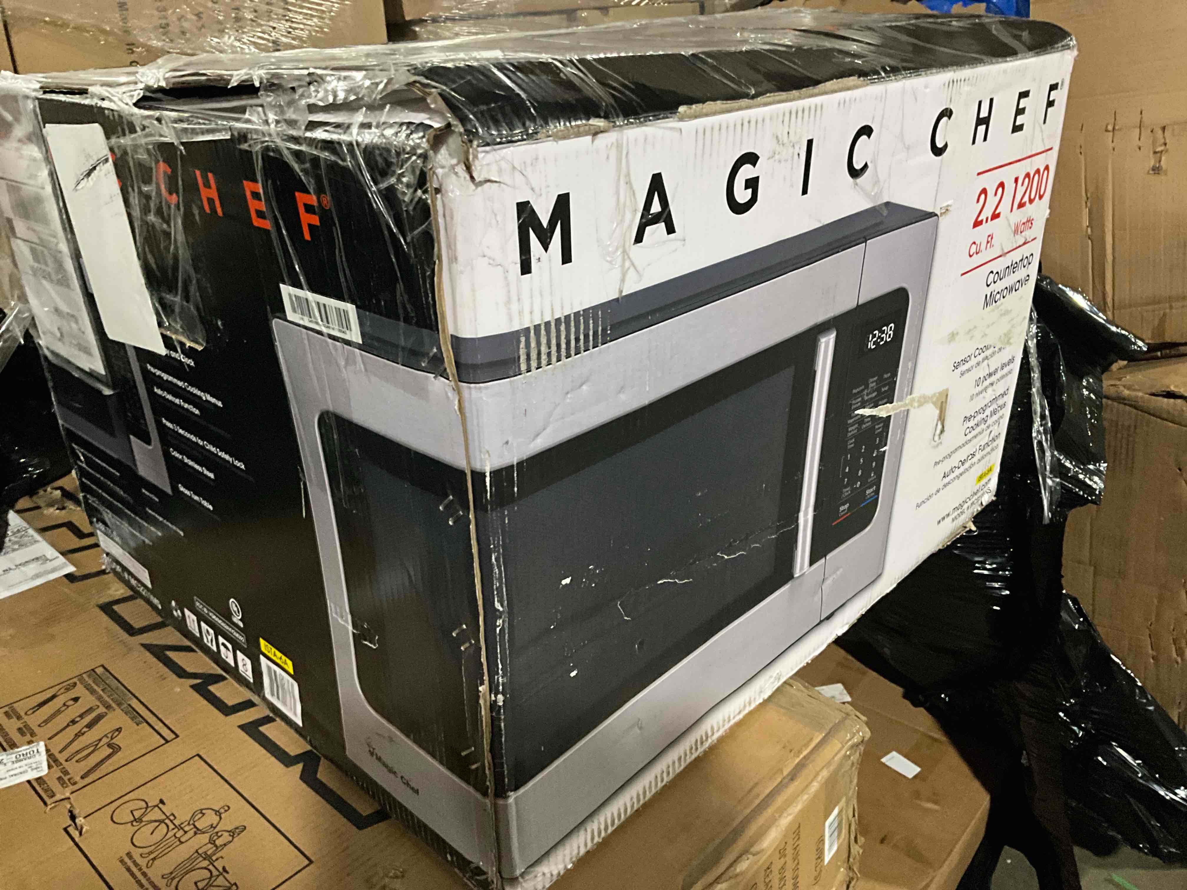 Condition photo showing Good Condition for Magic Chef 2.2 cu ft Countertop Microwave Ovens in Silver Stainless Steel