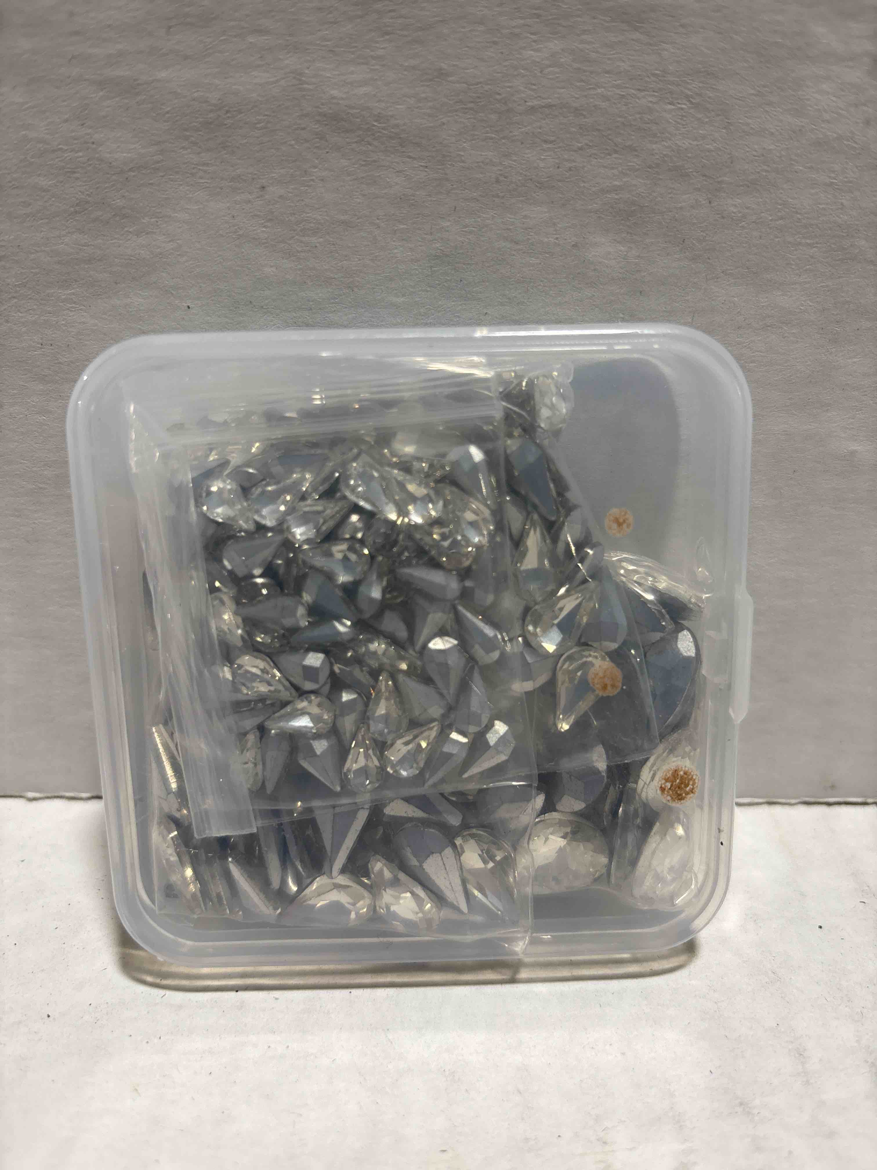 Condition photo showing New/Like New for FINGERINSPIRE 220 Pcs Mini Teardrop Glass Rhinestones 4Sizes Faceted Pointed Back Rhinestone No Hole Clear Glass Rhinestones Small Gems Crystal Jewelry Embellishments with Silver Plated Back for DIY