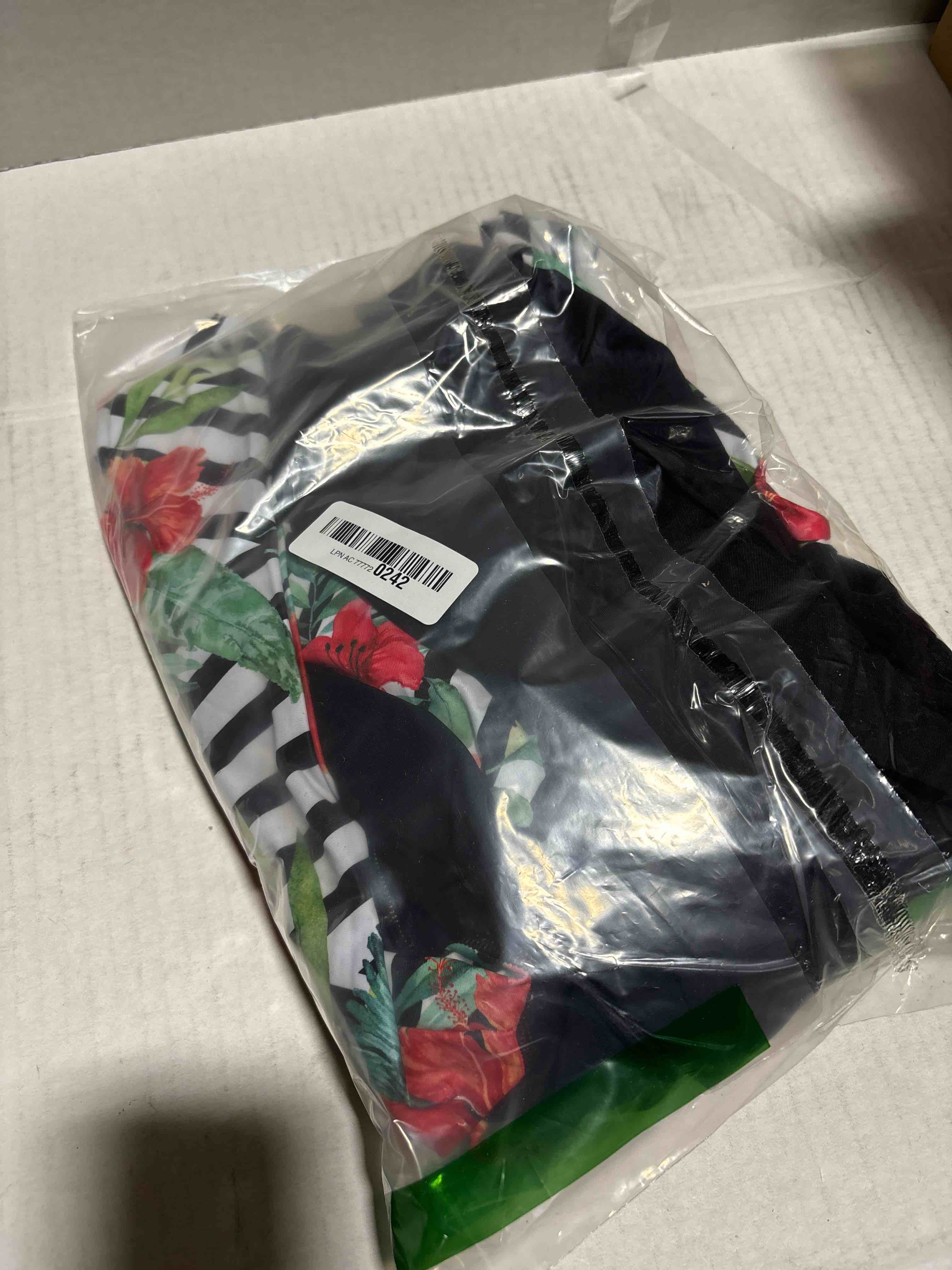 Condition photo showing New/Like New for Daci Women Two Piece Rash Guard Long Sleeve Swimsuits UV UPF 50+ Swim Shirt Bathing Suit with Boyshort Bottom 18 Plus Flower Print