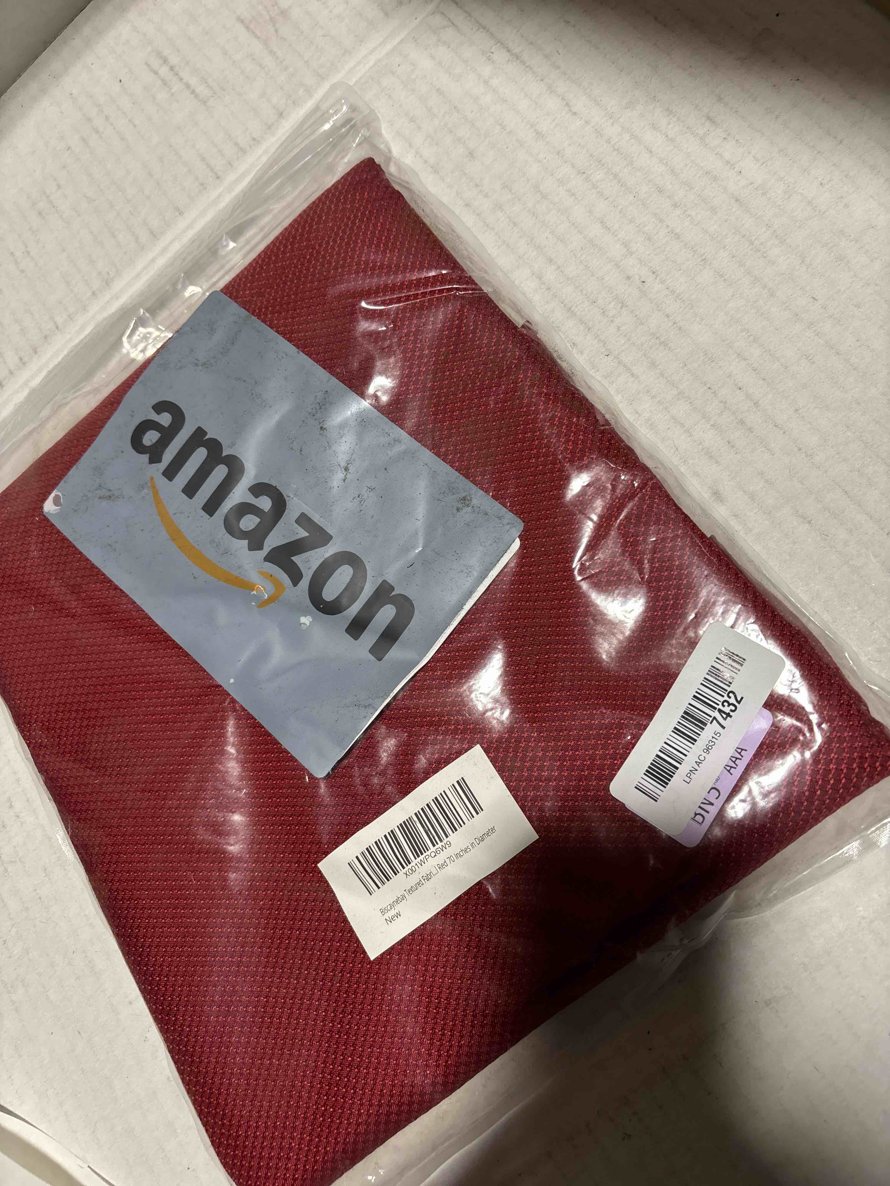 Condition photo showing New/Like New for Biscaynebay Textured Fabric Round Christmas Tablecloths 70", Red Water Resistant Tablecloths for Dining, Kitchen, Wedding & Parties, etc Machine Washable 70" (Round) Red