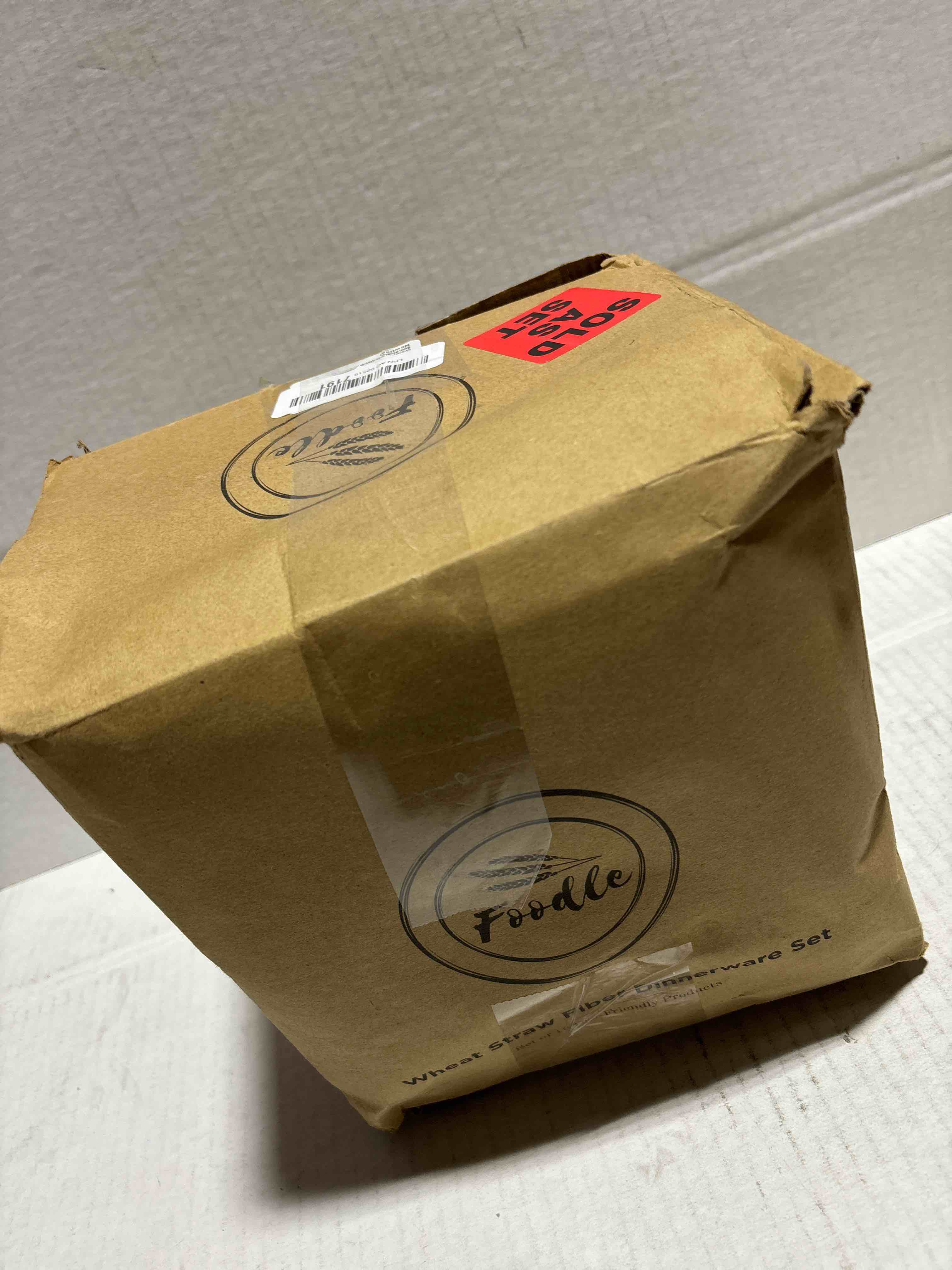 Condition photo showing New/Like New for FOODLE Wheat Straw Dinnerware Set - BPA Free & Safety Tested - Microwave & Dishwasher Safe Dishes - Perfect for Camping, Picnic, RV, Dorm - Plates, Cups and Bowls - Great for Kids & Adults - For 4 Green & Blue