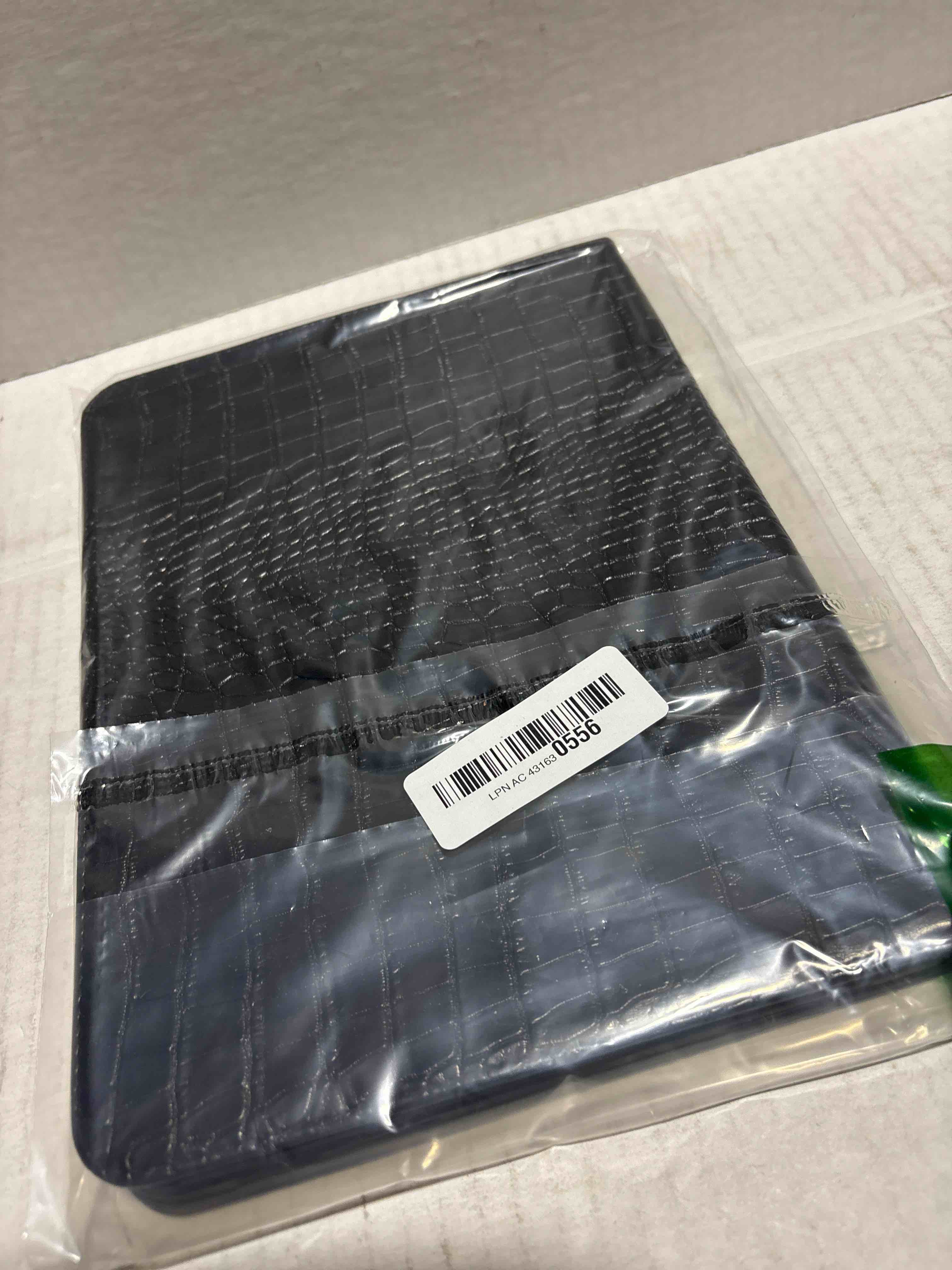 Condition photo showing New/Like New for Premium Leather Compatible with iPad (A16) 11th Generation 11 Inch Case 2025,iPad 10th Generation 10.9 Inch Case 2022,Pencil Holder Folio Crocodile Auto Sleep/Wake Cover Women Girls-Black M54-Black