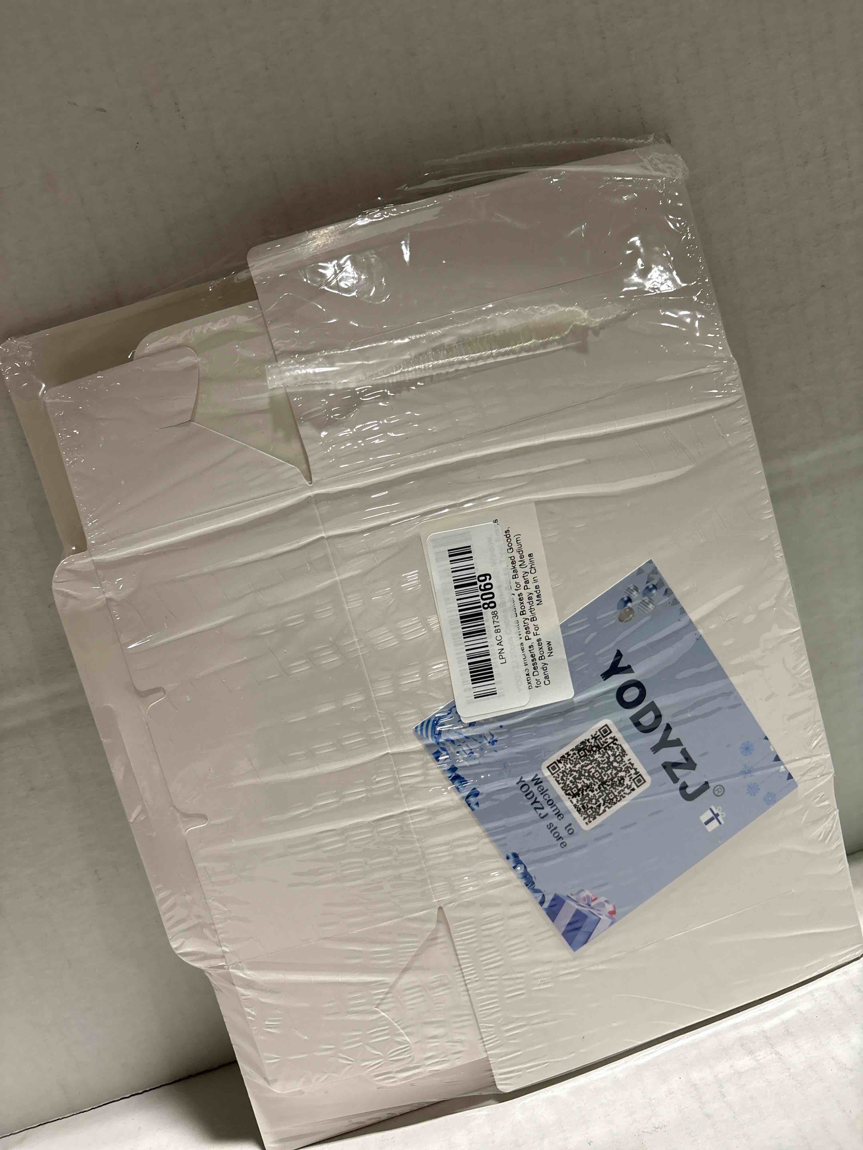 Condition photo showing Good Condition for 20pcs White Cookie Boxes with Window, 6x6x3 inches Treat Boxes for Dessert, Strawberry, Bakery, Pastry, Candy, Truffle White 6x6x3 inches