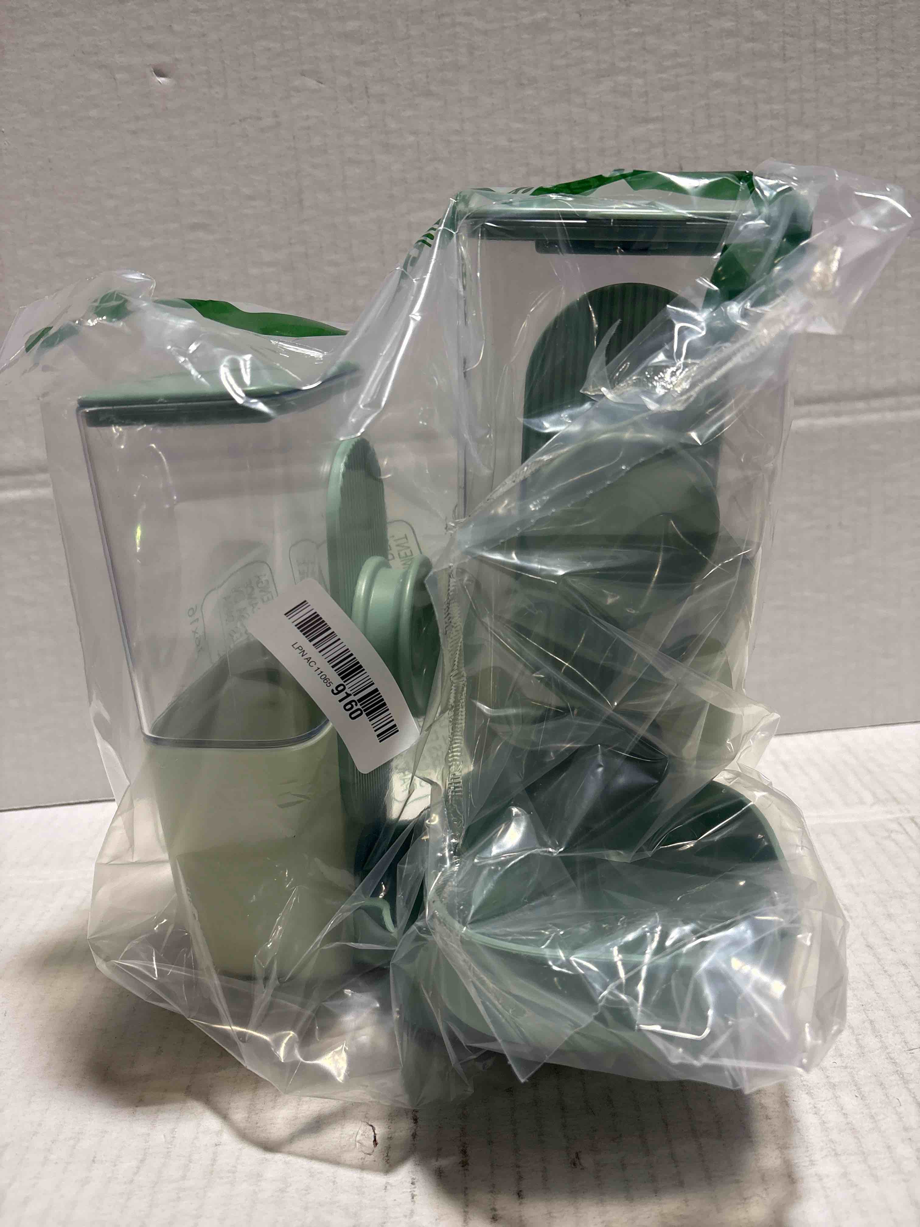 Condition photo showing New/Like New for Hanging Automatic Food and Water Dispenser, Gravity Rabbit Feeder Set, Cage Cat and Bunny Food Bowl (Cage Grid Spacing Over 1.2'') Green