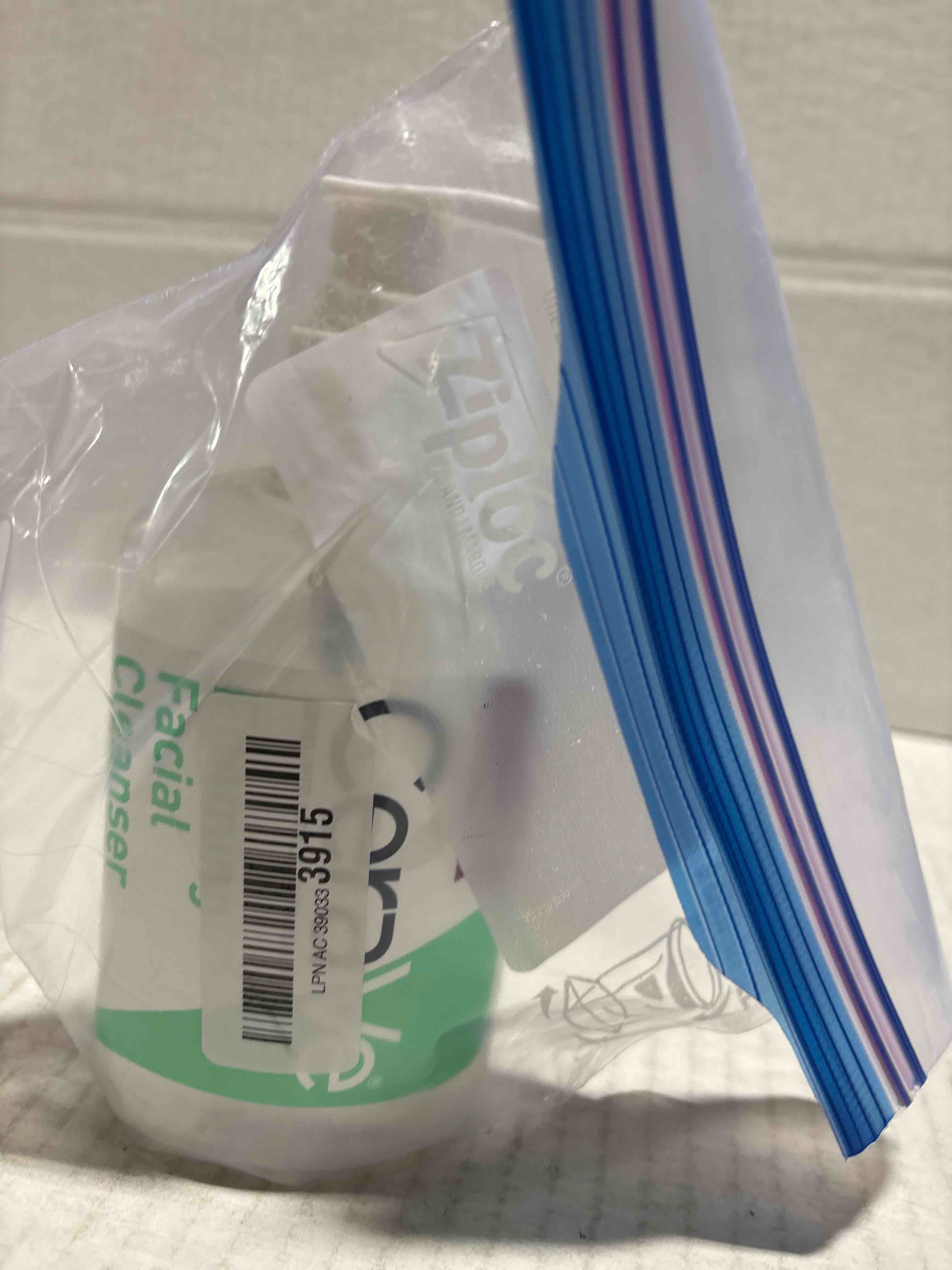 Condition photo showing Good Condition for CeraVe Foaming Facial Cleanser, Daily Face Wash for Oily Skin, Hyaluronic Acid + Ceramides + Niacinamide, Fragrance Free & Paraben Free, Non-Drying Oil Control Face Wash, 19 Fluid Ounce 19 Fl Oz (Pack of 1)