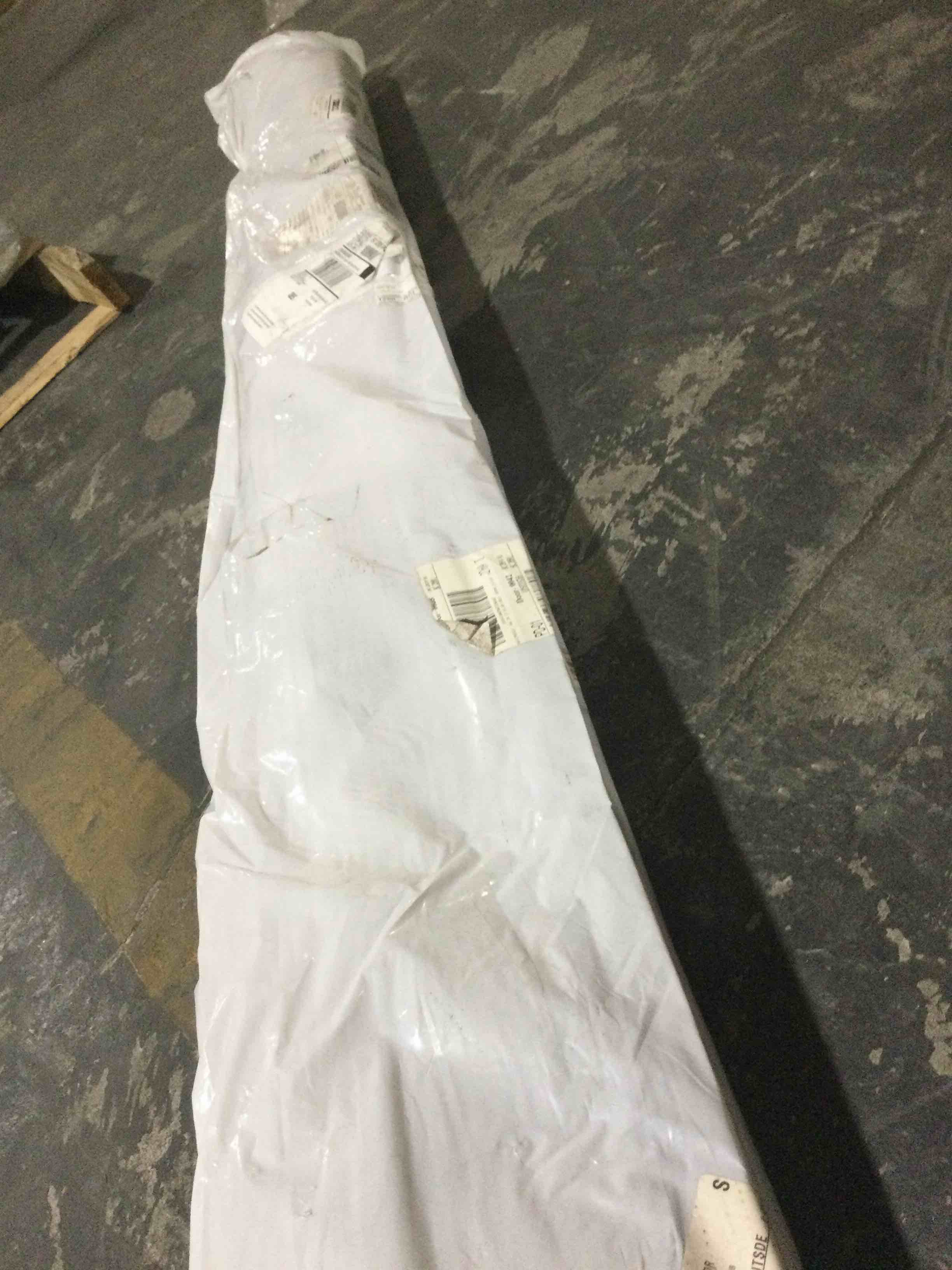 Condition photo showing New/Like New for nourison 8x10 easy care honeycomb area rug, navy