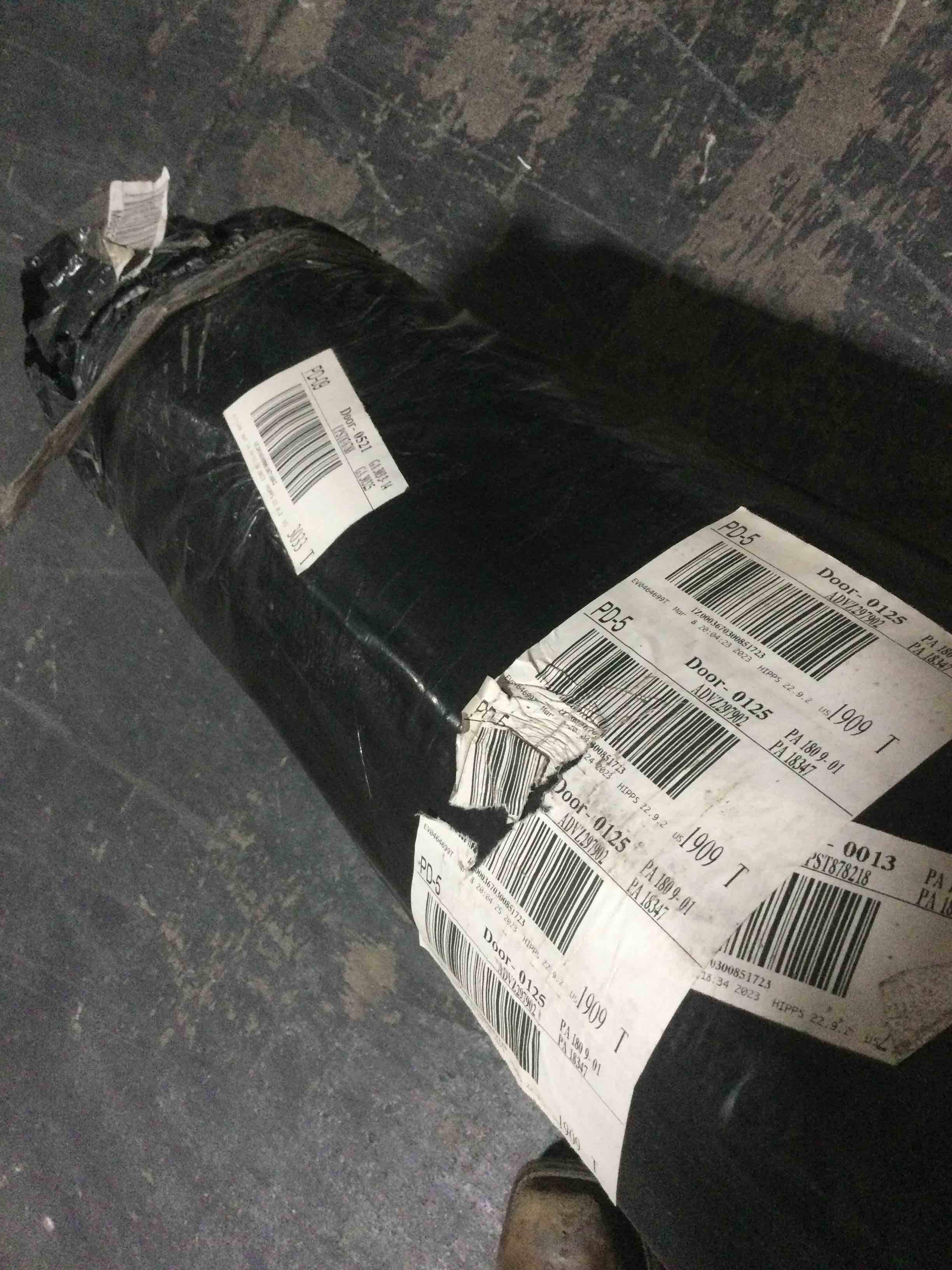 Condition photo showing As Is for ultimate innovations island escape 7x10  in/outdoor rug, black 