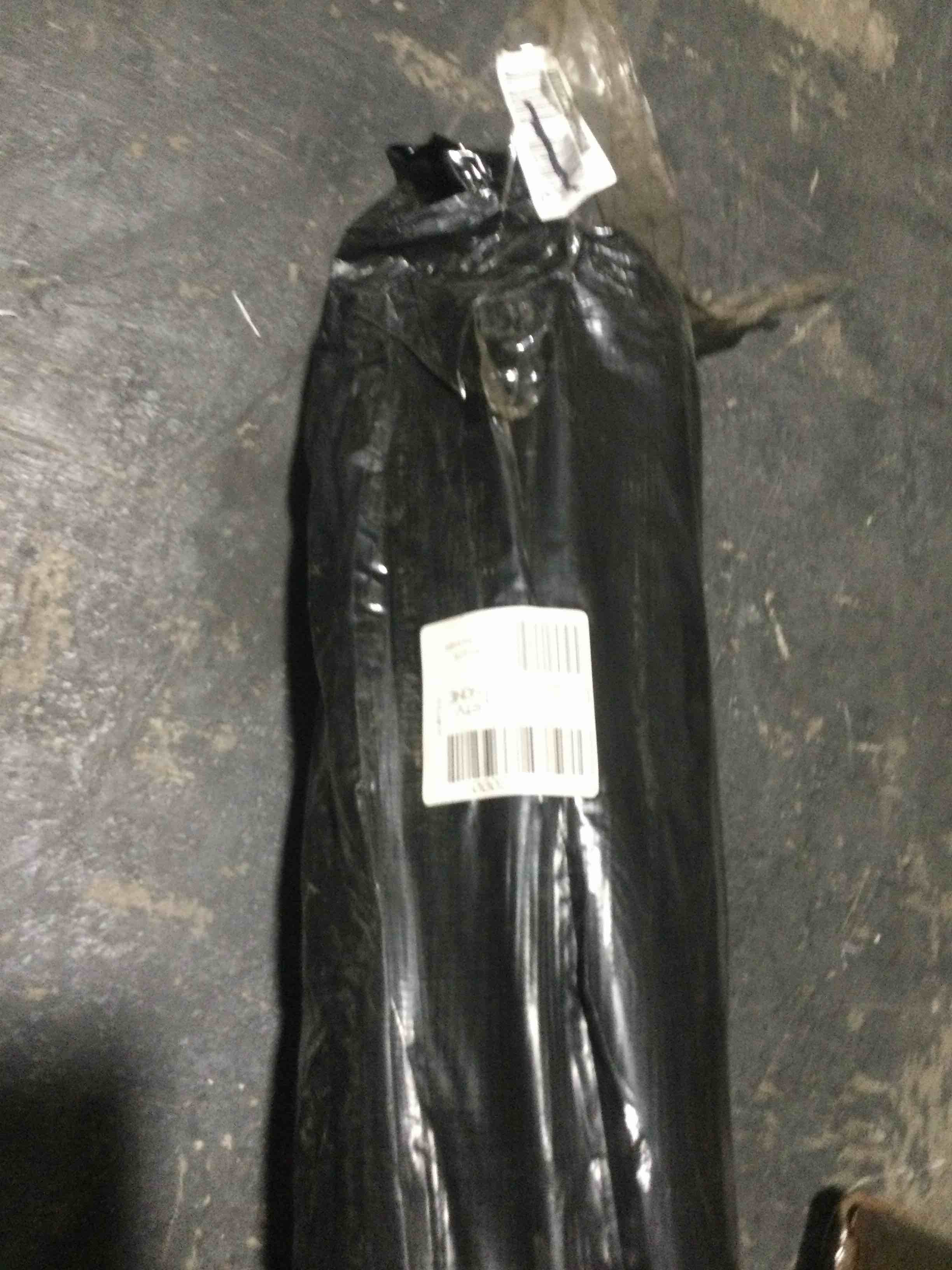 Condition photo showing New/Like New for ultimate innovations bella blossom 7x10 in/outdoor rug, slate gray