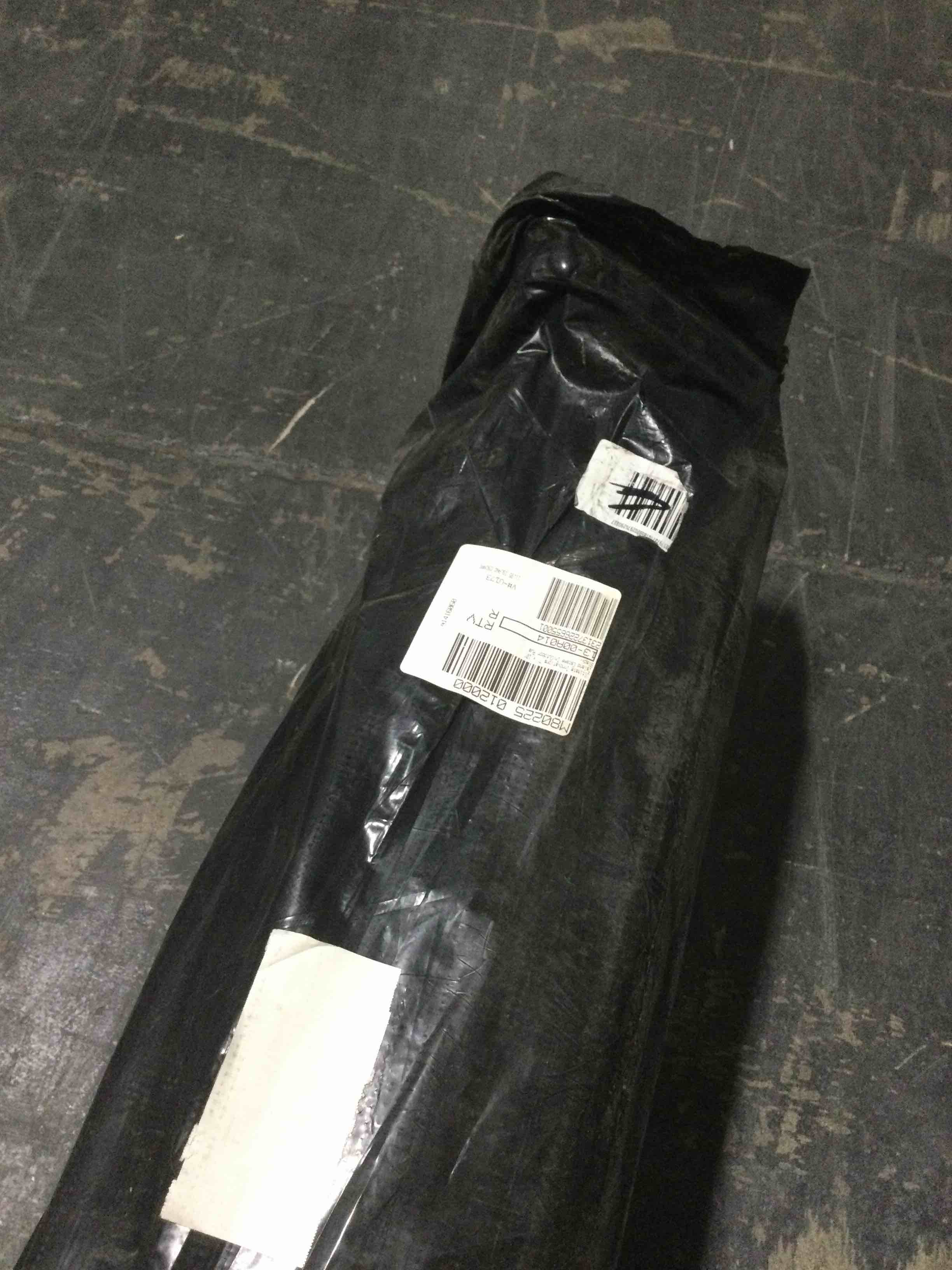 Condition photo showing New/Like New for ultimate innovations island escape 7x10 in/outdoor rug, black