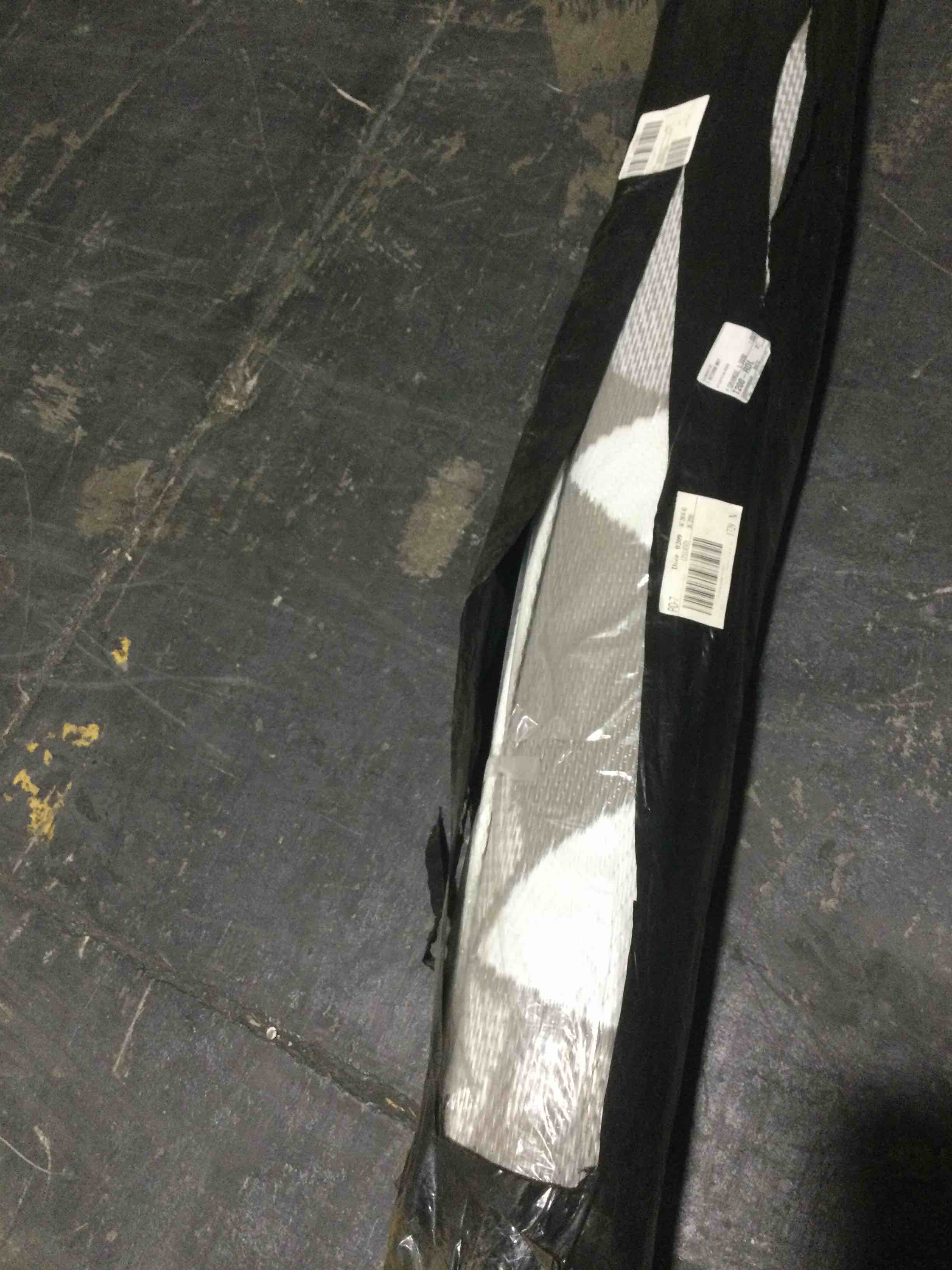 Condition photo showing New/Like New for Barbara king 8x11 reversible dahlia flower patio mat, neutral