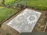 Barbara king 8x11 reversible dahlia flower patio mat, neutral