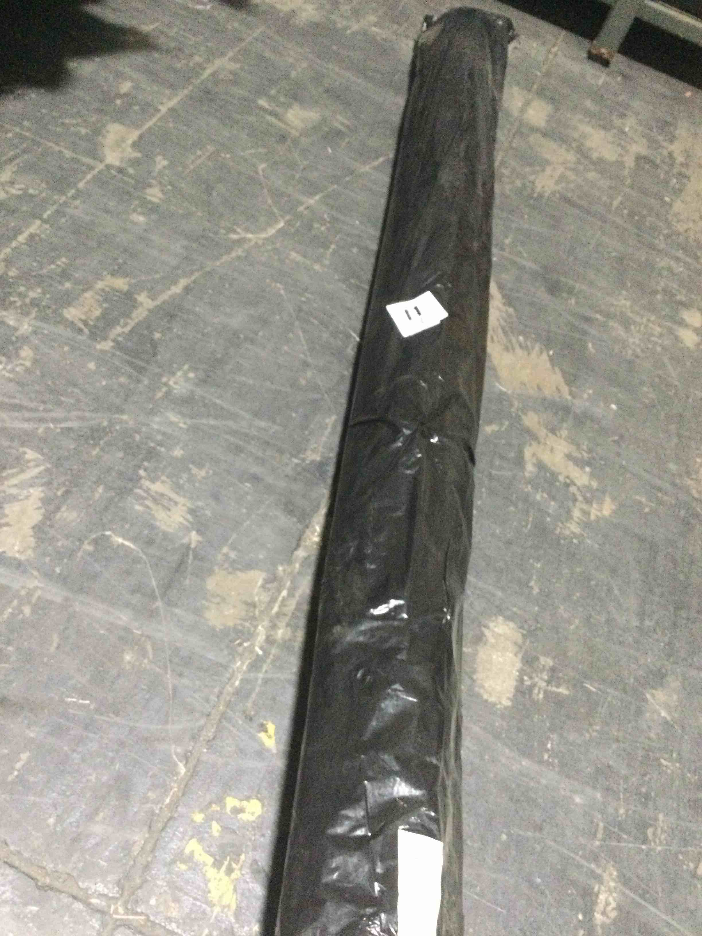 Condition photo showing New/Like New for Barbara king 8x11 reversible dahlia flower patio mat, neutral 