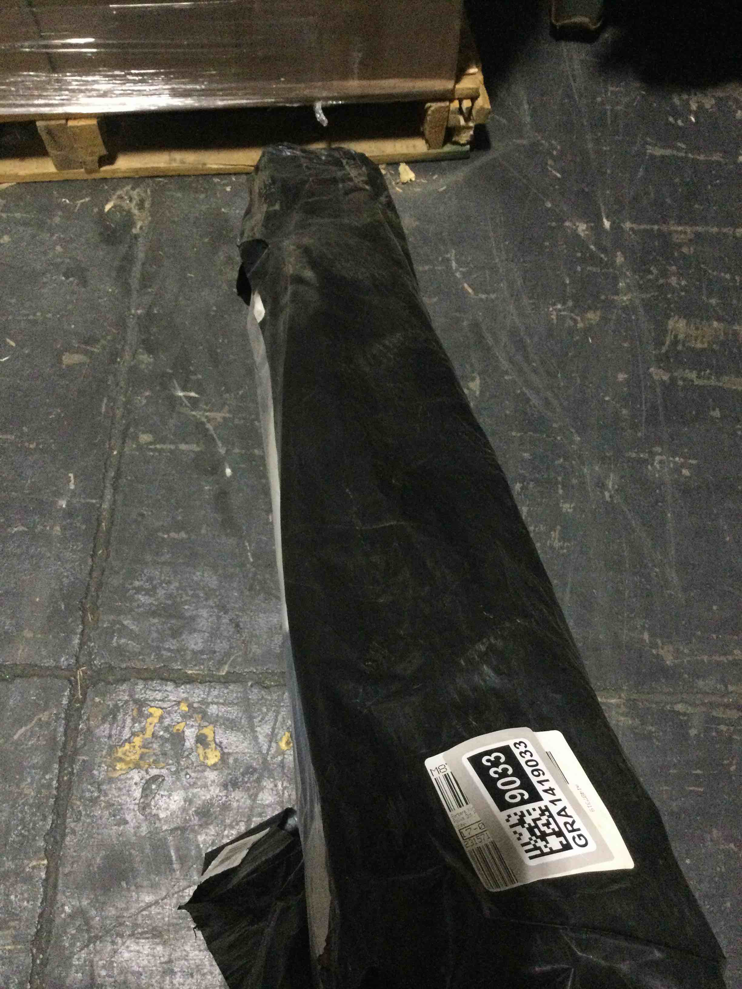 Condition photo showing New/Like New for Barbara king 5x8 reversible polka dot patio mat, blue