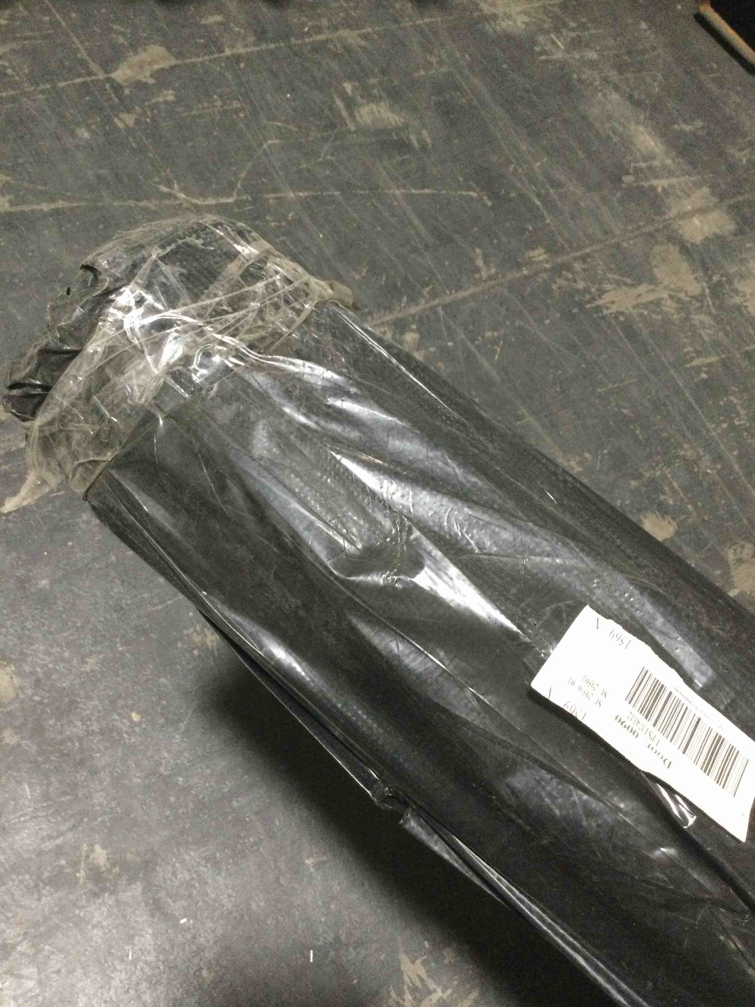 ultimate innovations island escape 7x10 in/outdoor rug, black 