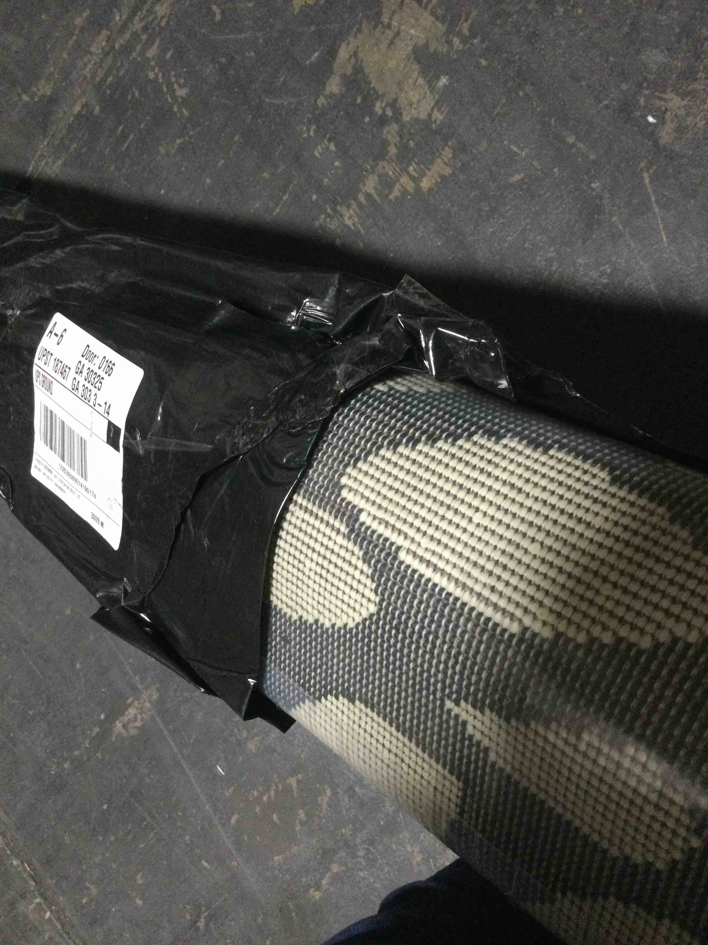 Condition photo showing New/Like New for ultimate innovations bella blossom 94” in/outdoor rug, black