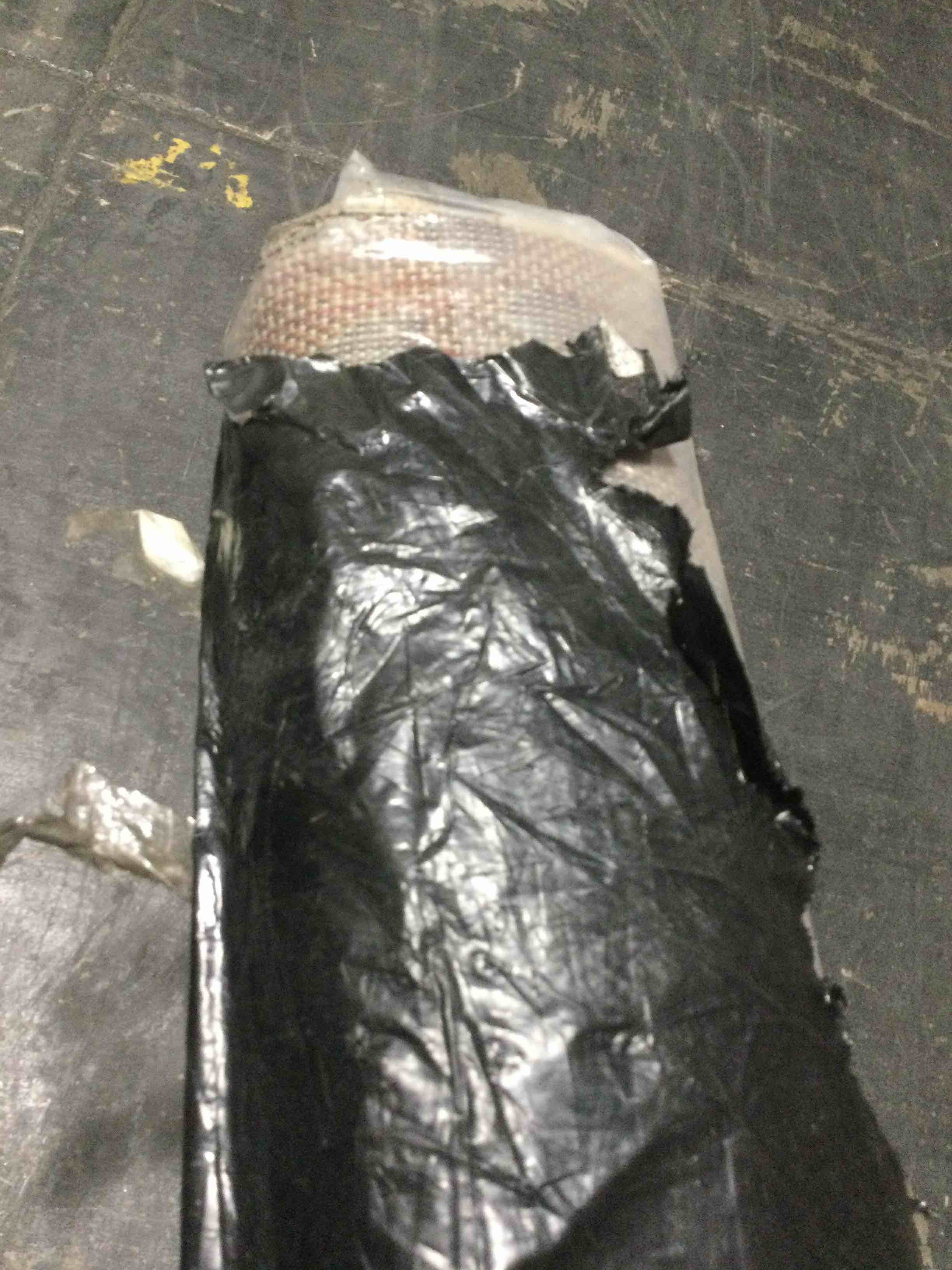 Condition photo showing New/Like New for ultimate innovations California villa 7x10 in/outdoor rug, black