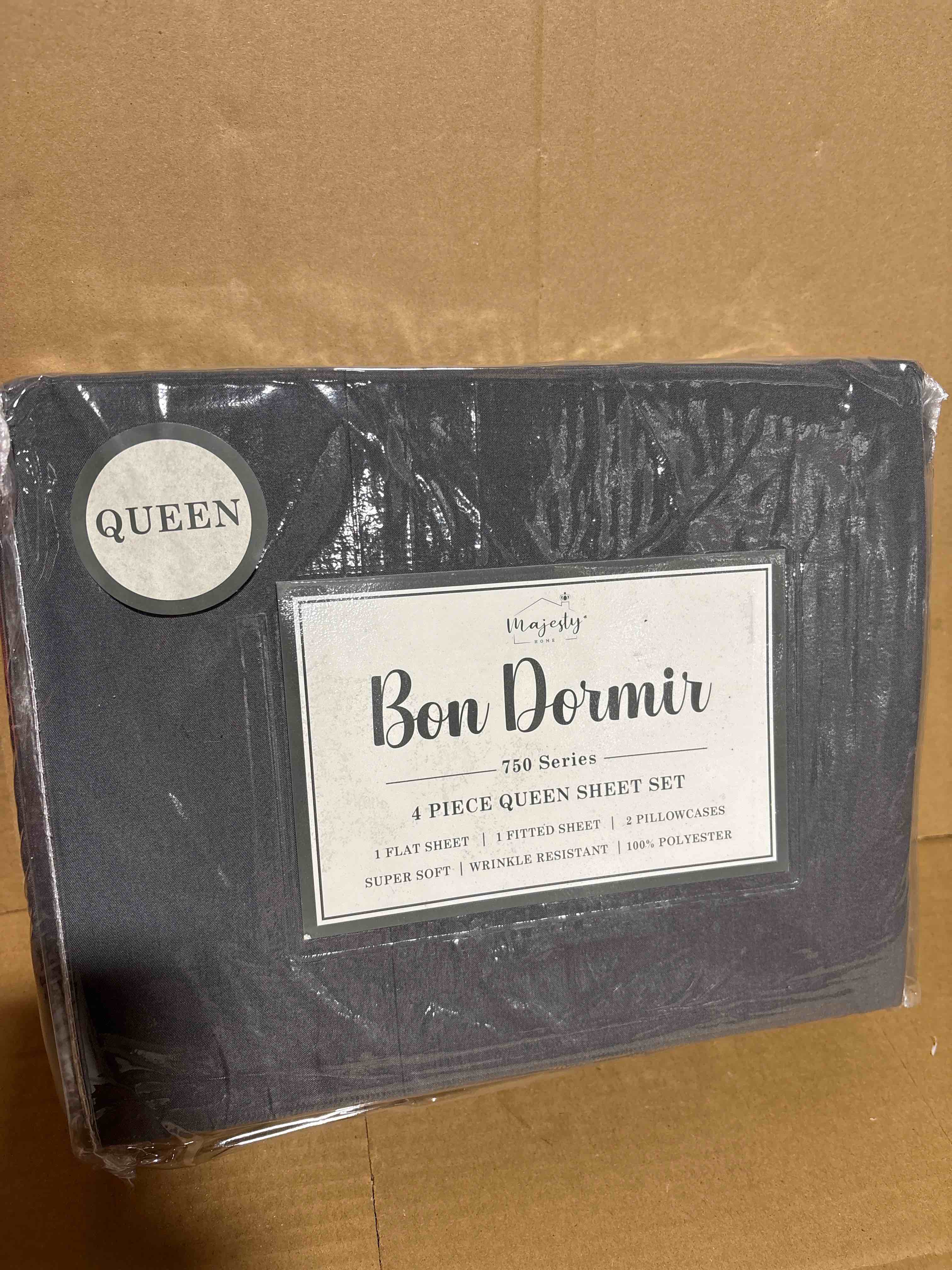 Condition photo showing New/Like New for Bon Dormir 750 series 4 piece queen sheet set includes one flat sheet one fitted sheet two pillowcases