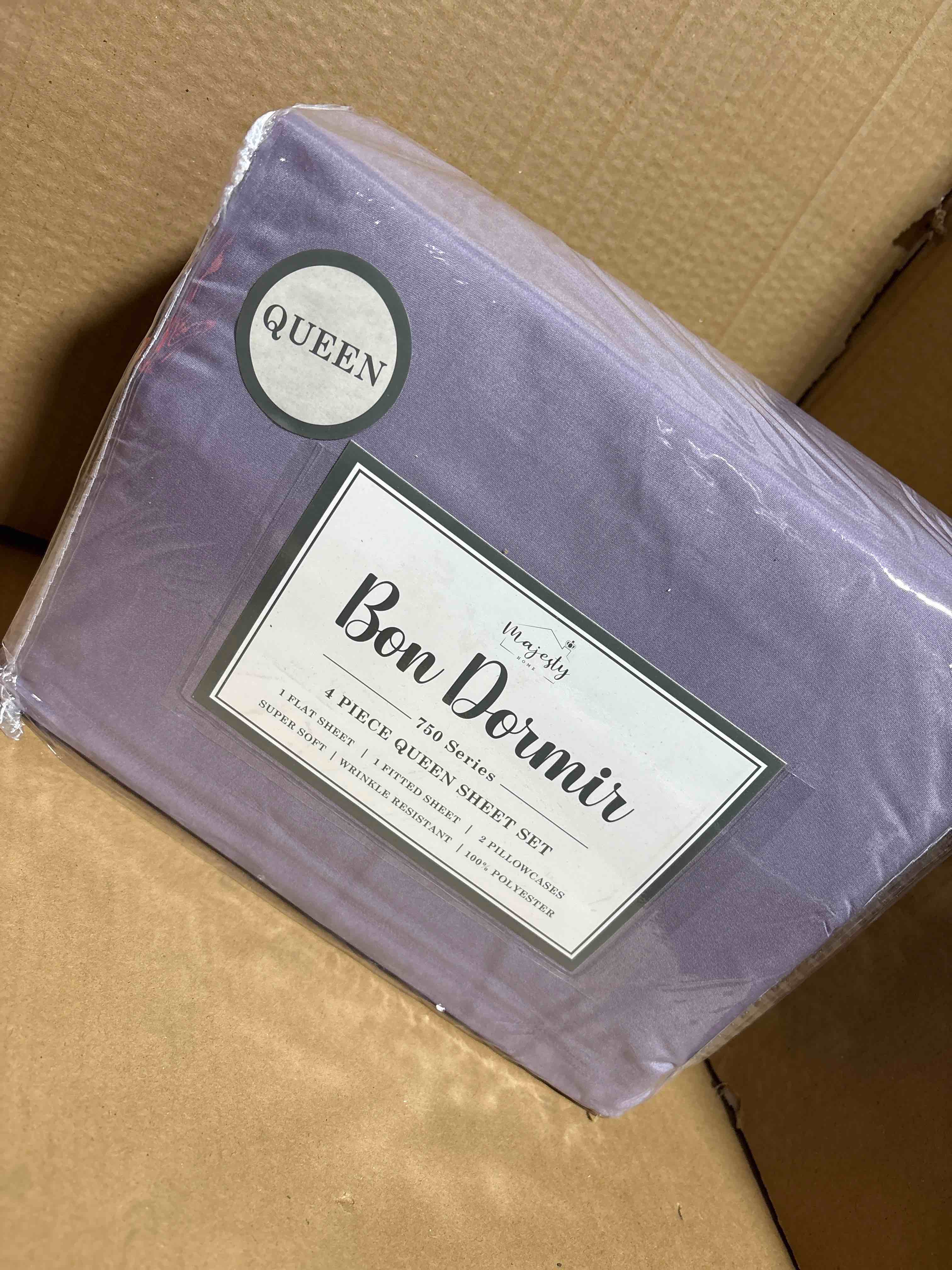 Condition photo showing New/Like New for Bon Dormir 750 series 4 piece queen sheet set includes one flat sheet one fitted sheet two pillowcases