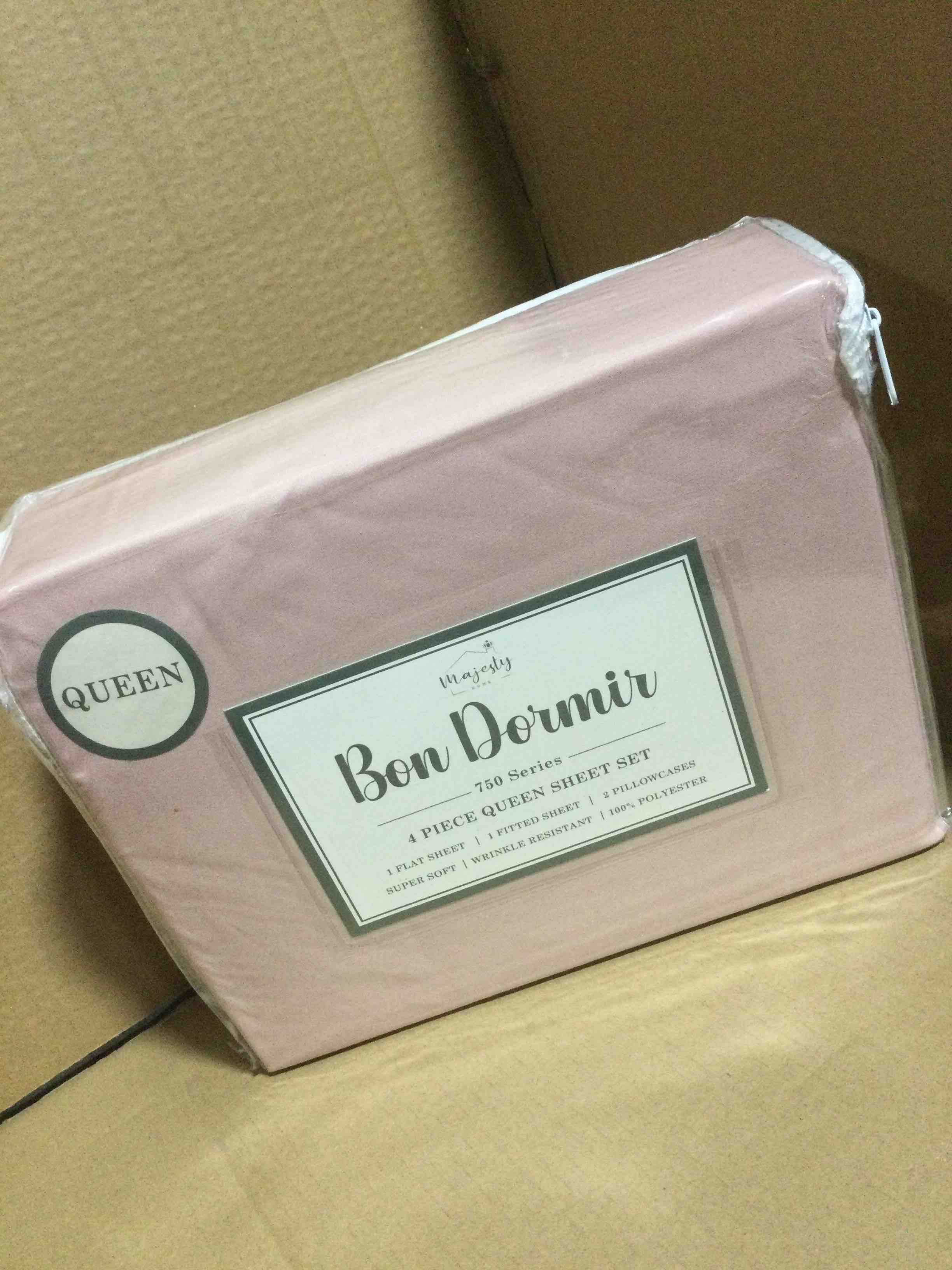 Condition photo showing New/Like New for Bon Dormir 750 series 4 piece queen sheet set includes one flat sheet one fitted sheet two pillowcases