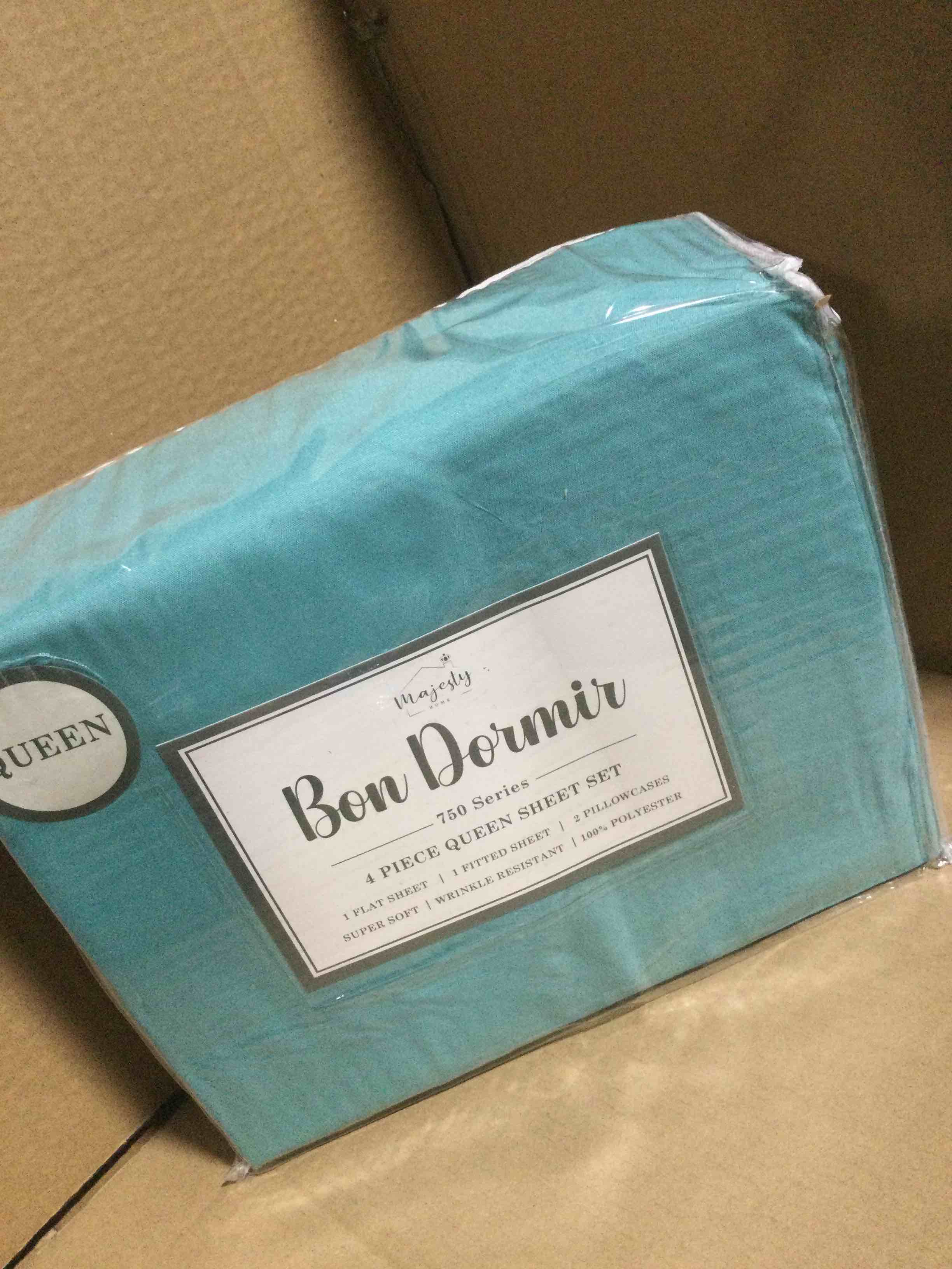 Condition photo showing New/Like New for Bon Dormir 750 series 4 piece queen sheet set includes one flat sheet one fitted sheet two pillowcases