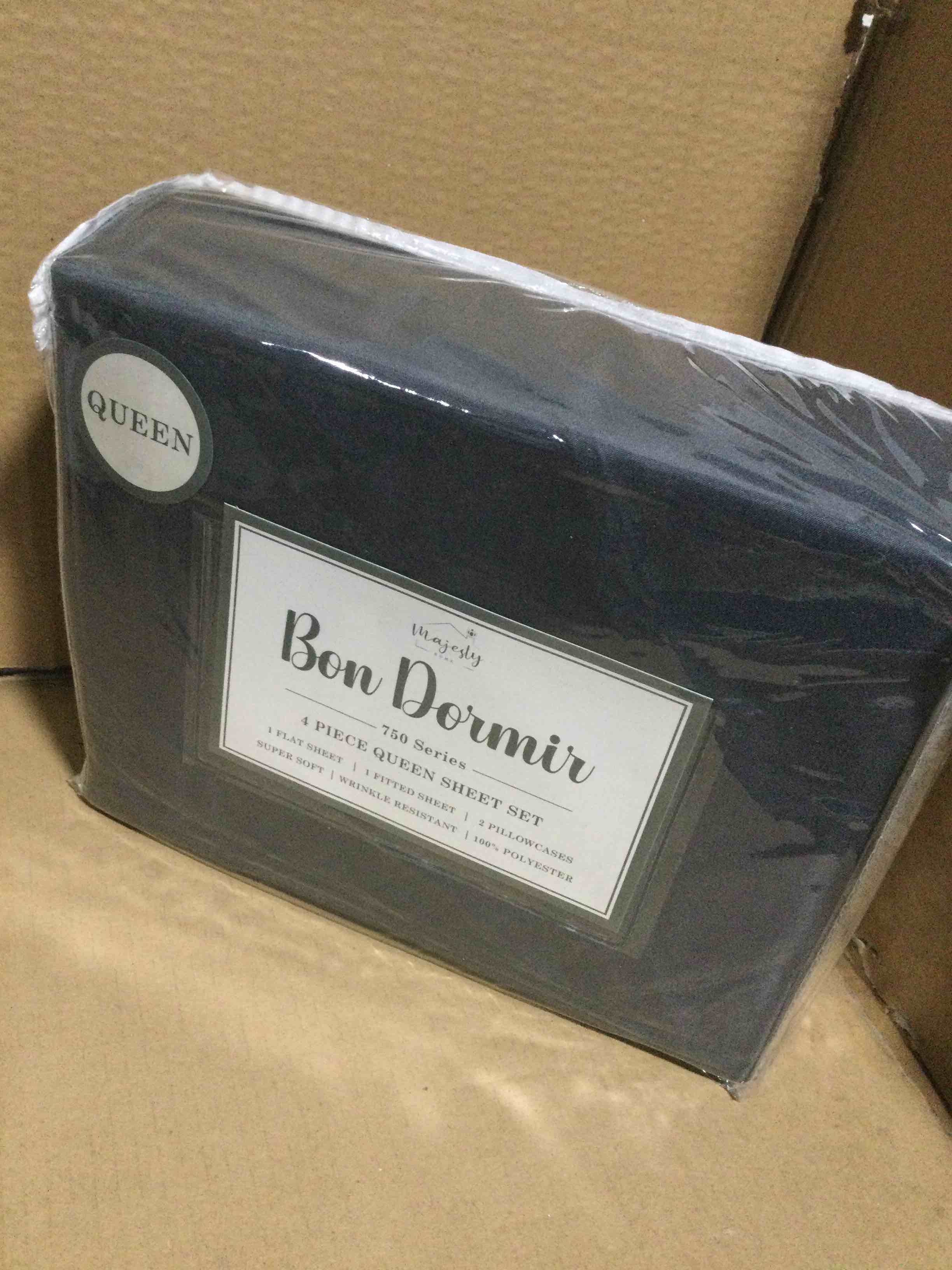 Condition photo showing New/Like New for queen Bon Dormir 750 series 4 piece queen sheet set includes one flat sheet one fitted sheet two pillowcases