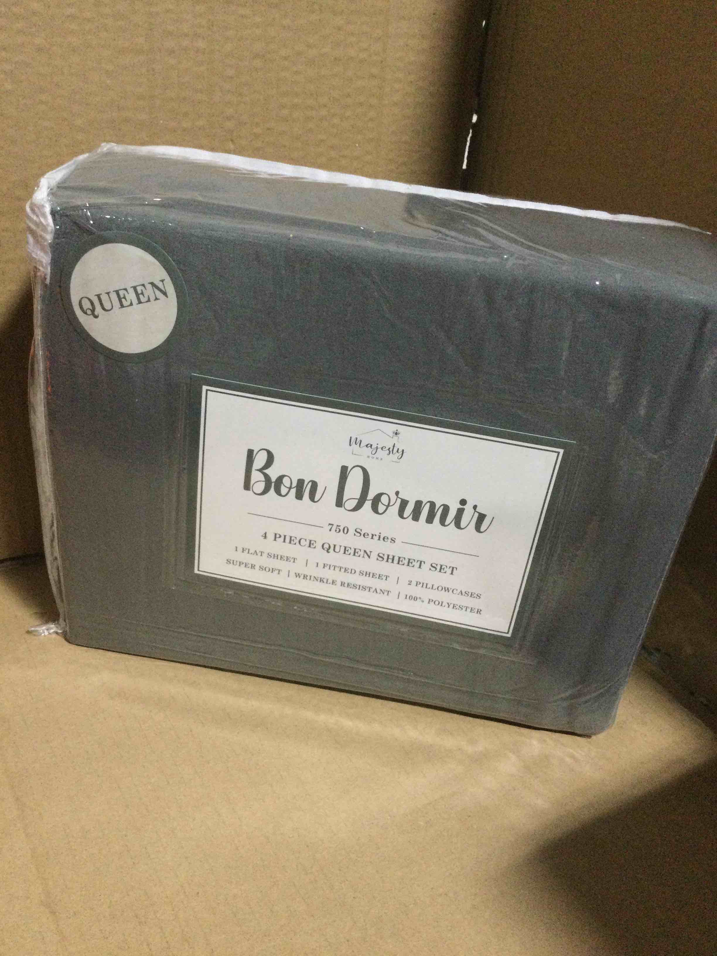 Condition photo showing New/Like New for queen Bon Dormir 750 series 4 piece queen sheet set includes one flat sheet one fitted sheet two pillowcases