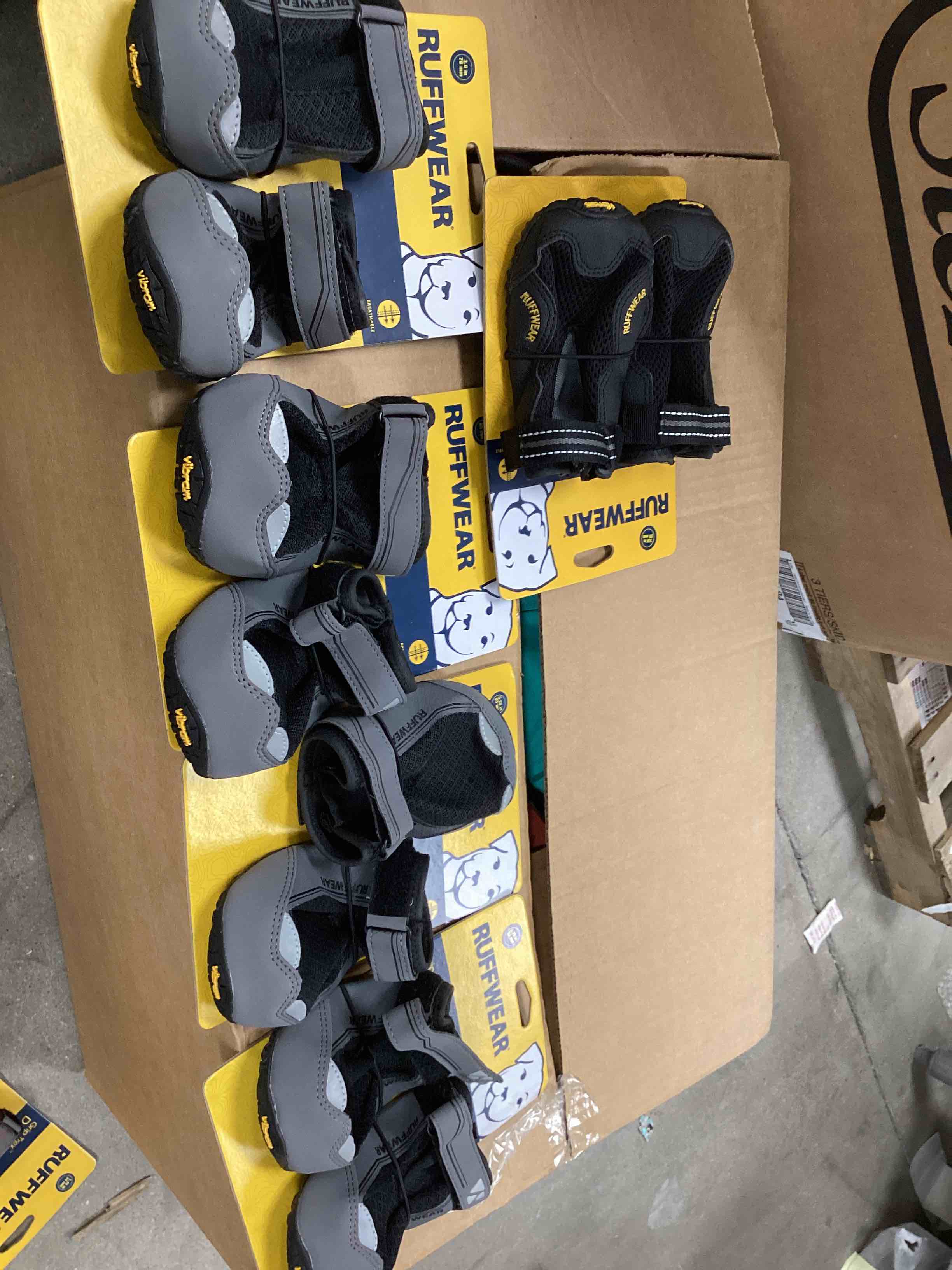 https://s3.amazonaws.com/lotting-images-prod/bidfta/GRA1432037_1743698869267.jpeg