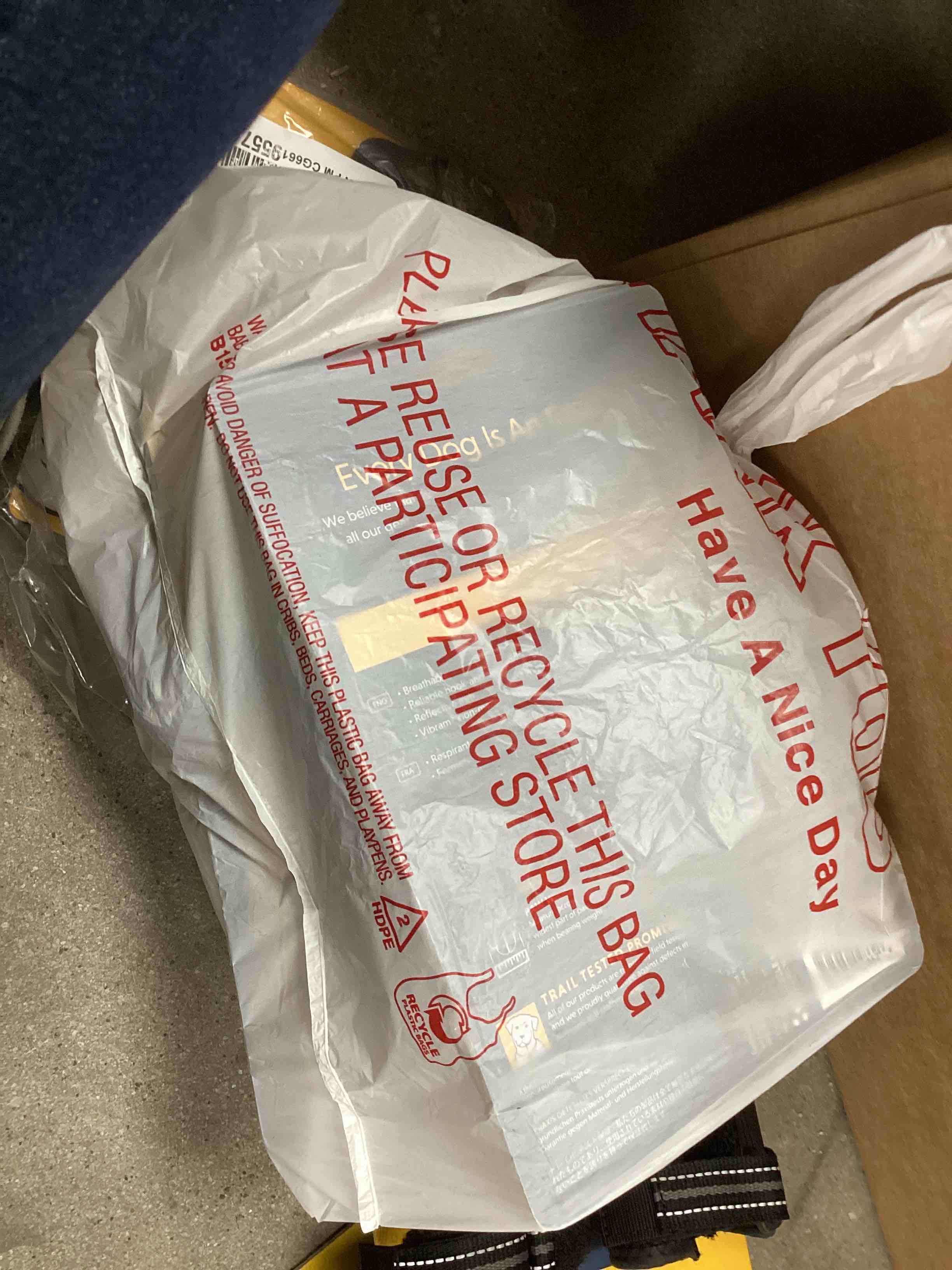 https://s3.amazonaws.com/lotting-images-prod/bidfta/GRA1432040_1743698546562.jpeg