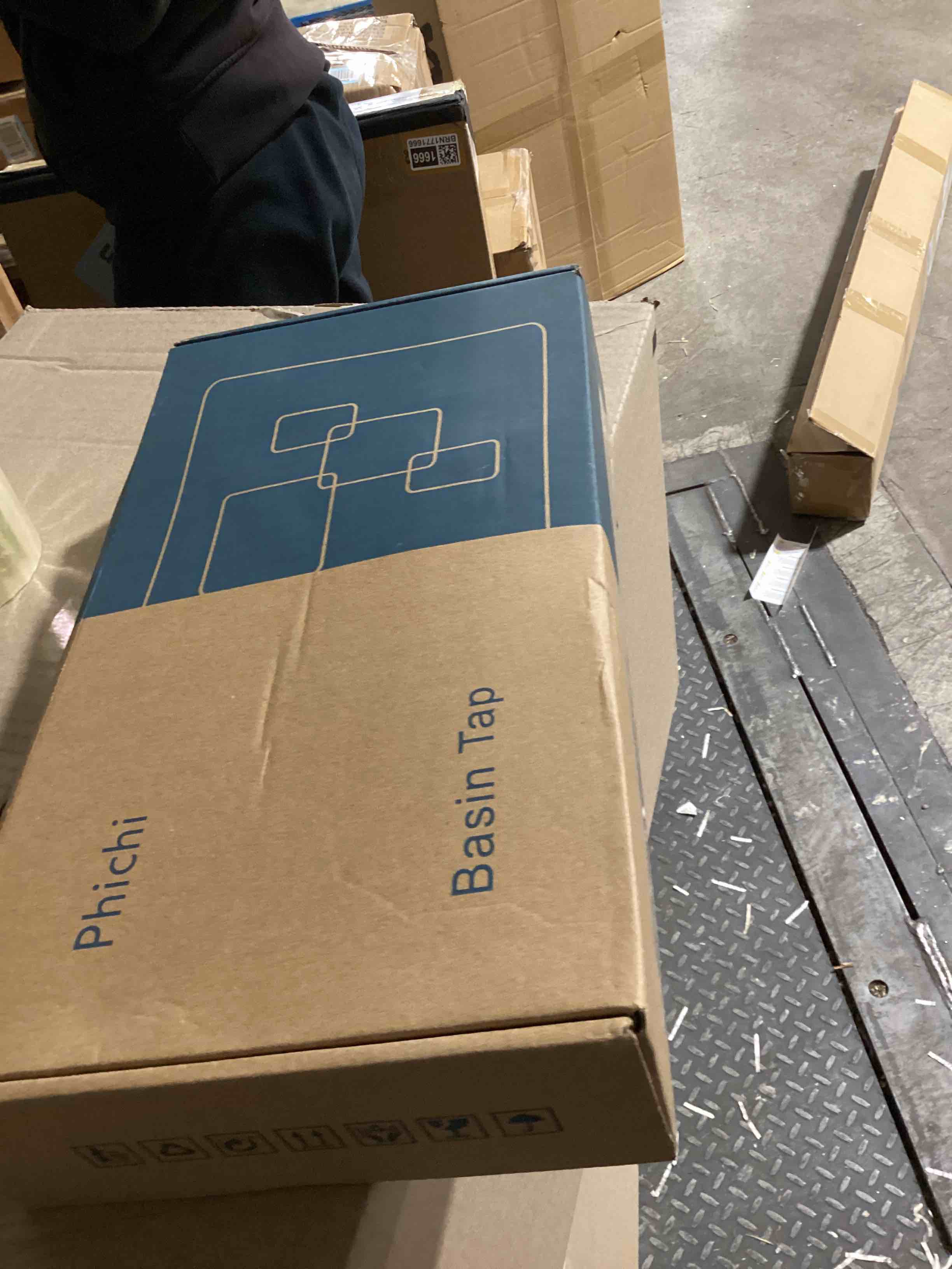 https://s3.amazonaws.com/lotting-images-prod/bidfta/GRA1432688_1744120503563.jpeg