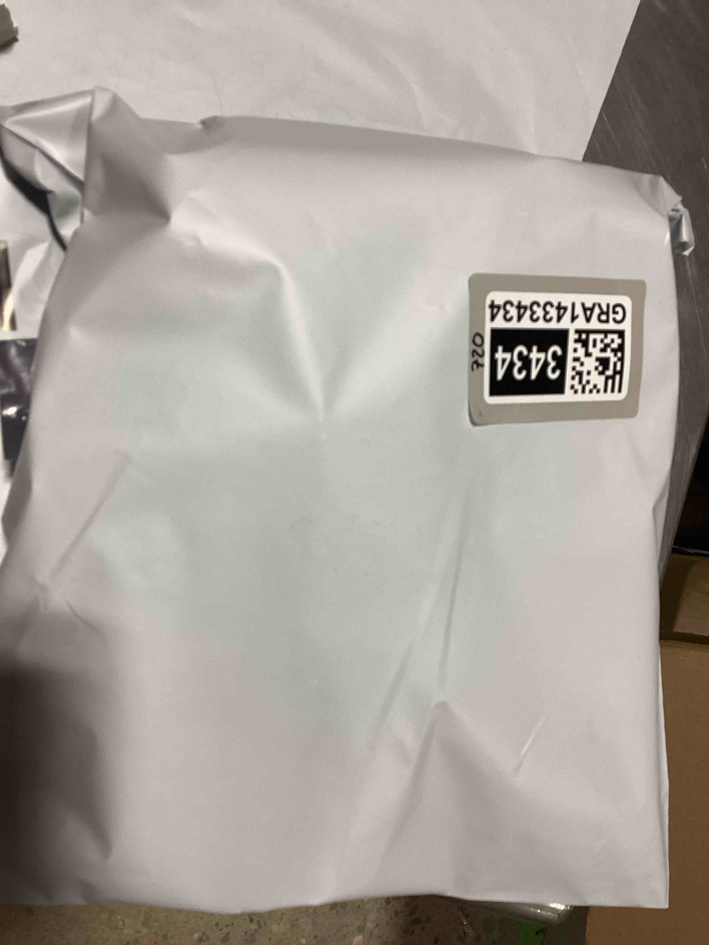 https://s3.amazonaws.com/lotting-images-prod/bidfta/GRA1433434_1745934075964.jpeg