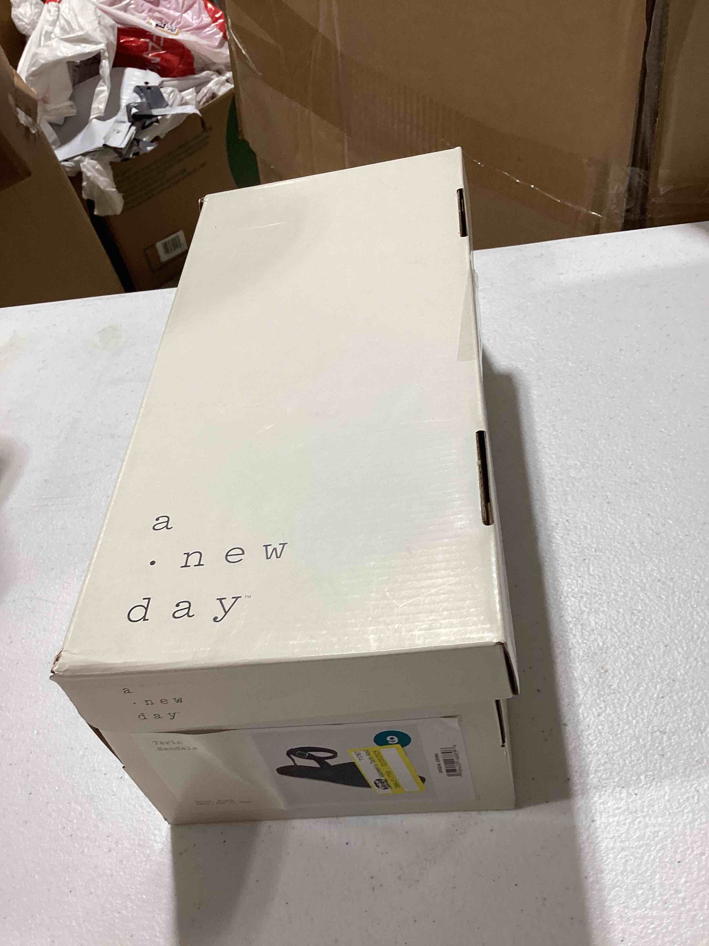 https://s3.amazonaws.com/lotting-images-prod/bidfta/GRA1434232_1746737011588.jpeg