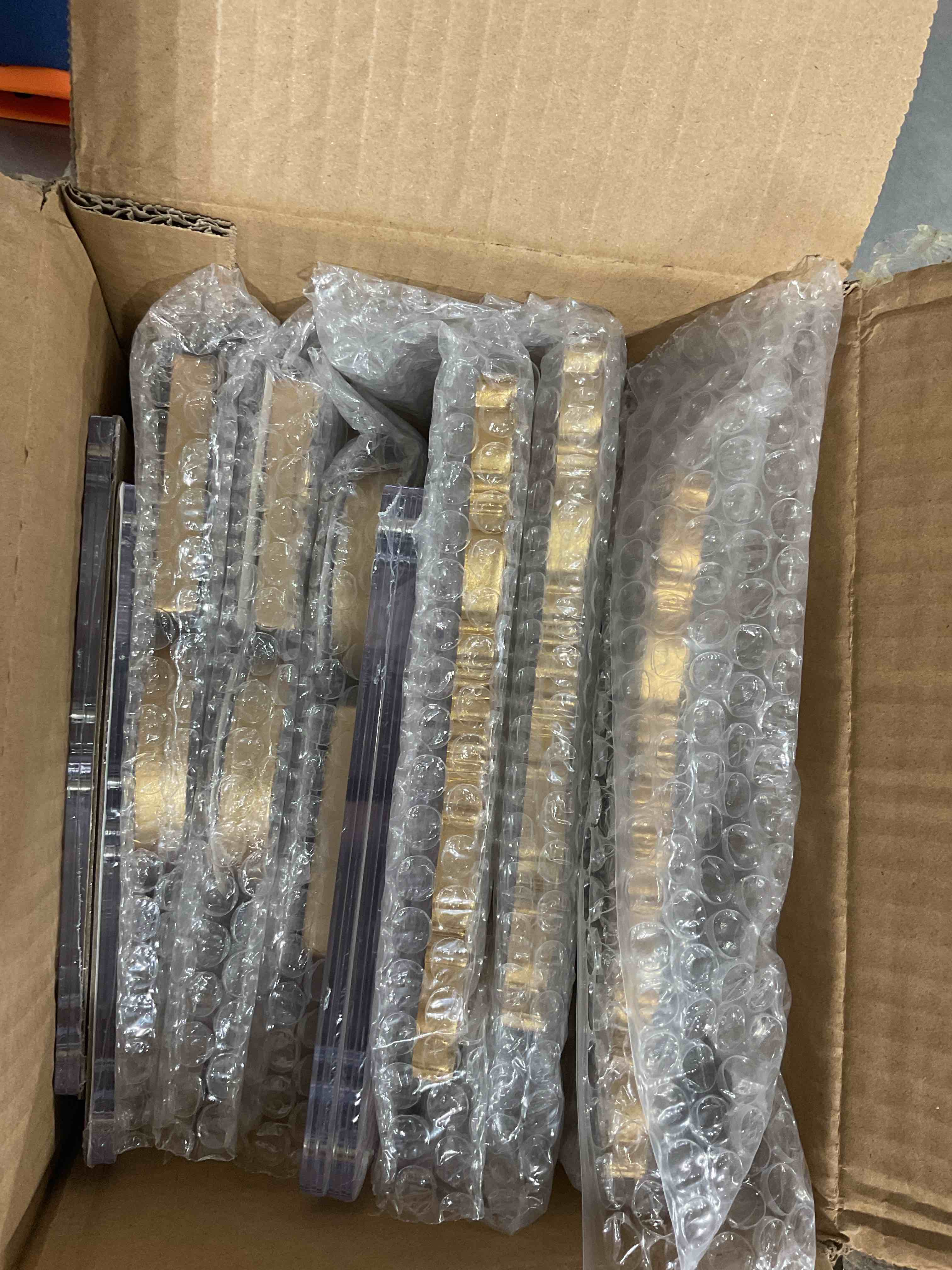 https://s3.amazonaws.com/lotting-images-prod/bidfta/GRA1437610_1750774839413.jpeg