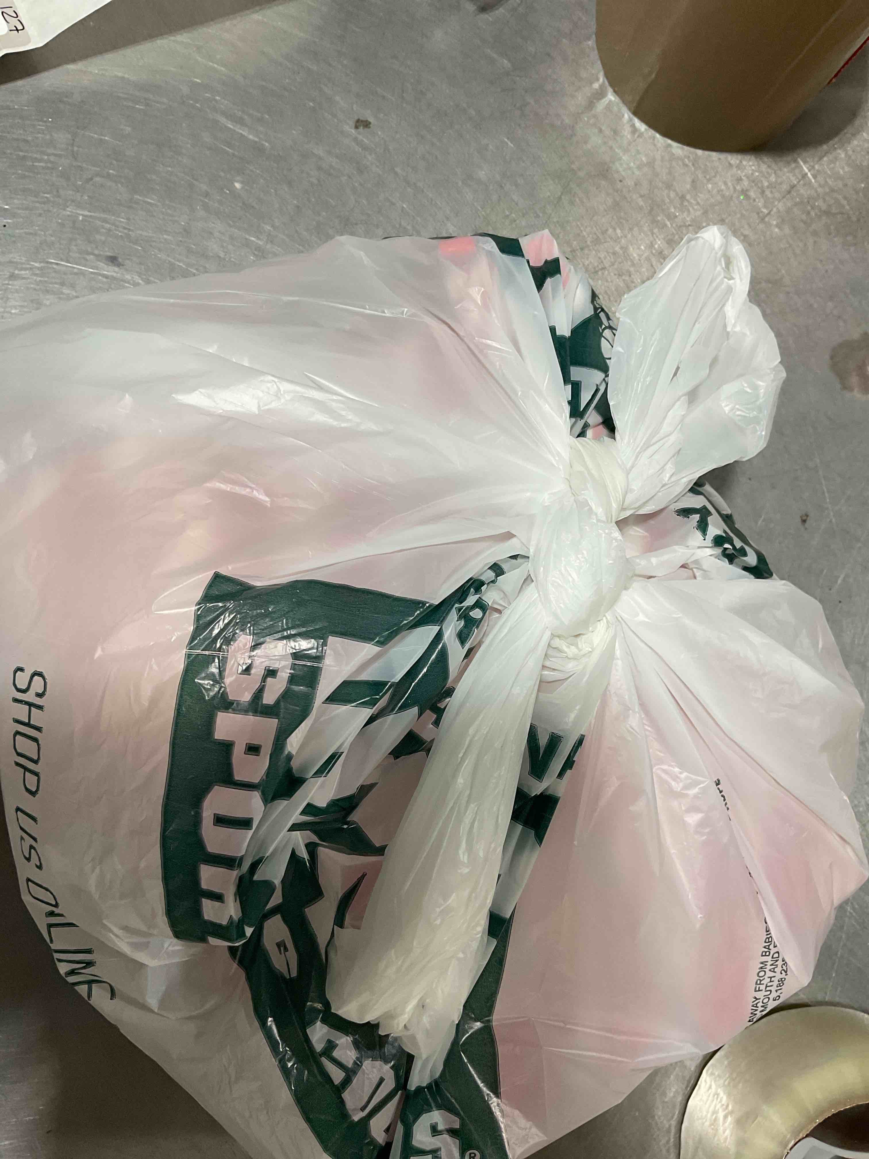 https://s3.amazonaws.com/lotting-images-prod/bidfta/GRA1437666_1750862190109.jpeg