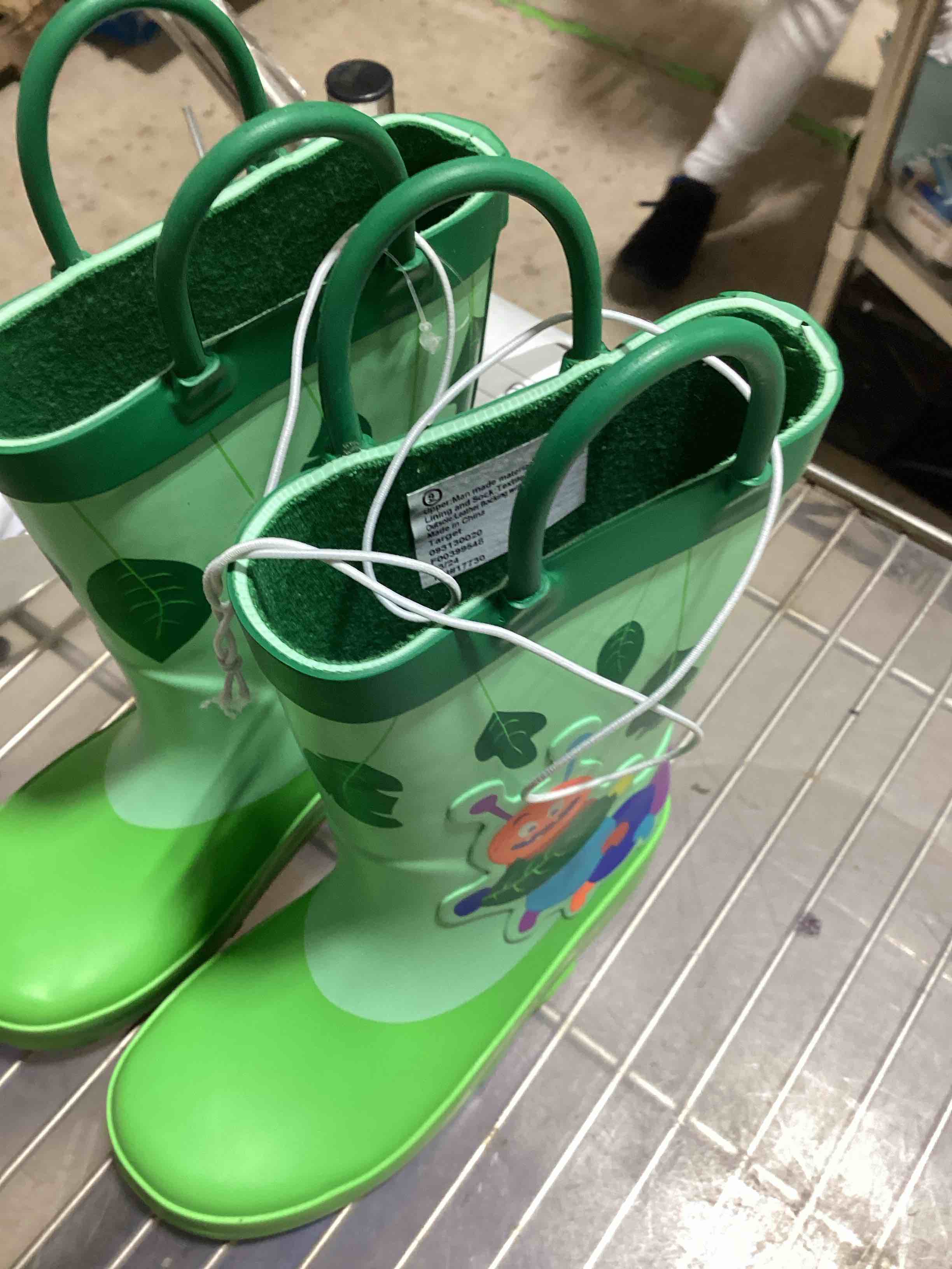 green rain boots ( size 6)