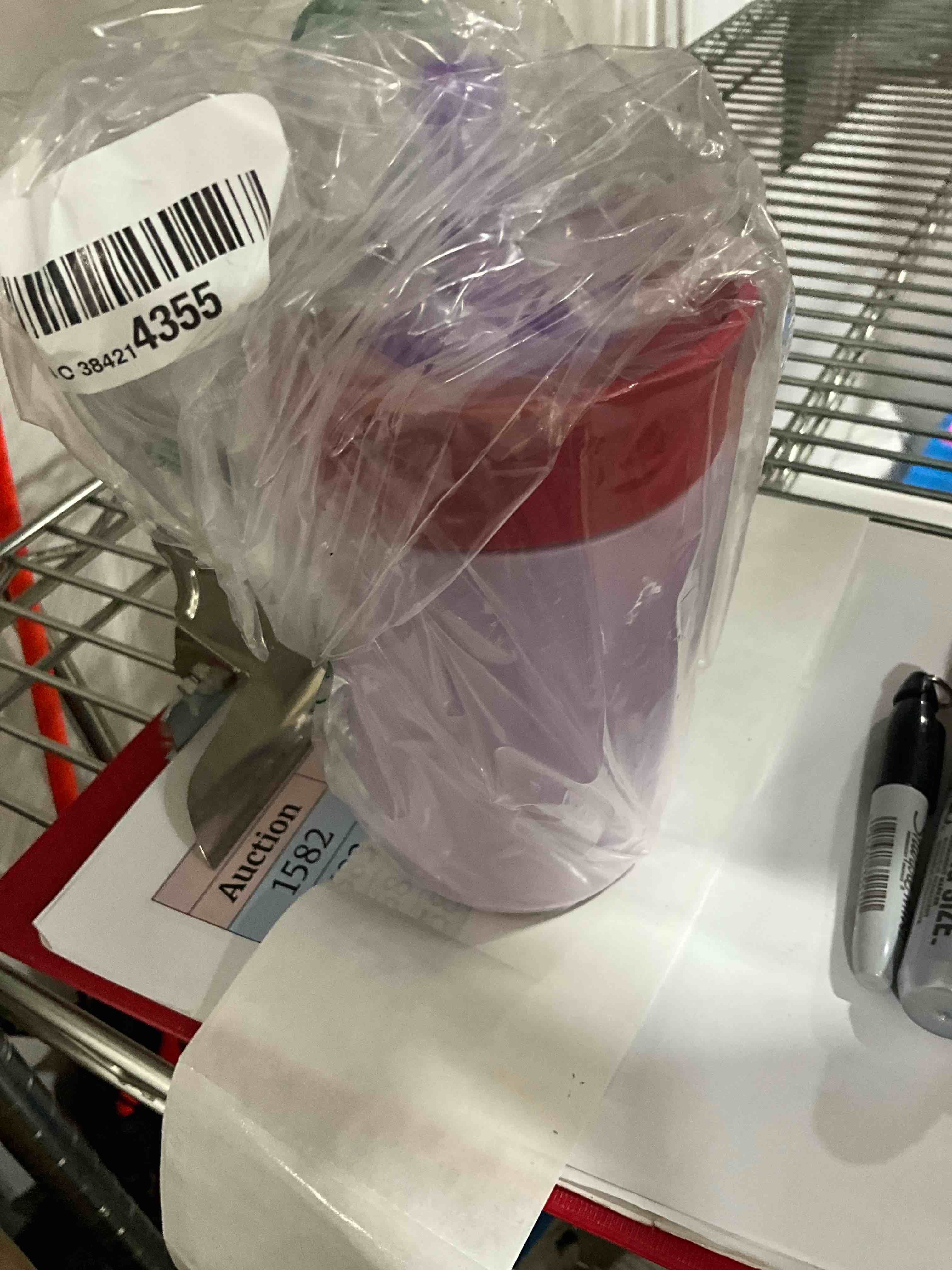 girls sippy cup it’s straw 