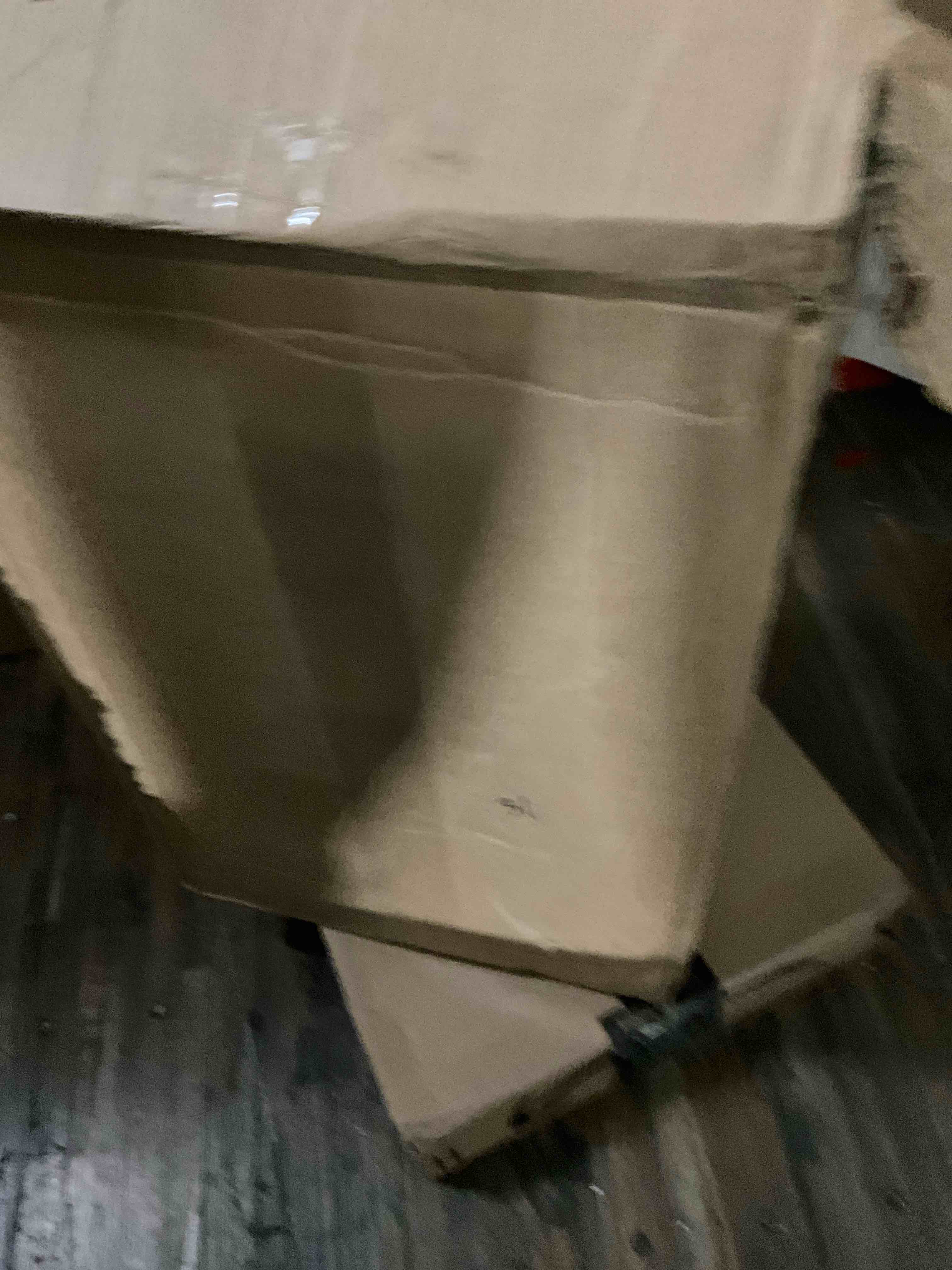 https://s3.amazonaws.com/lotting-images-prod/bidfta/GRA1438538_1757689684485.jpeg
