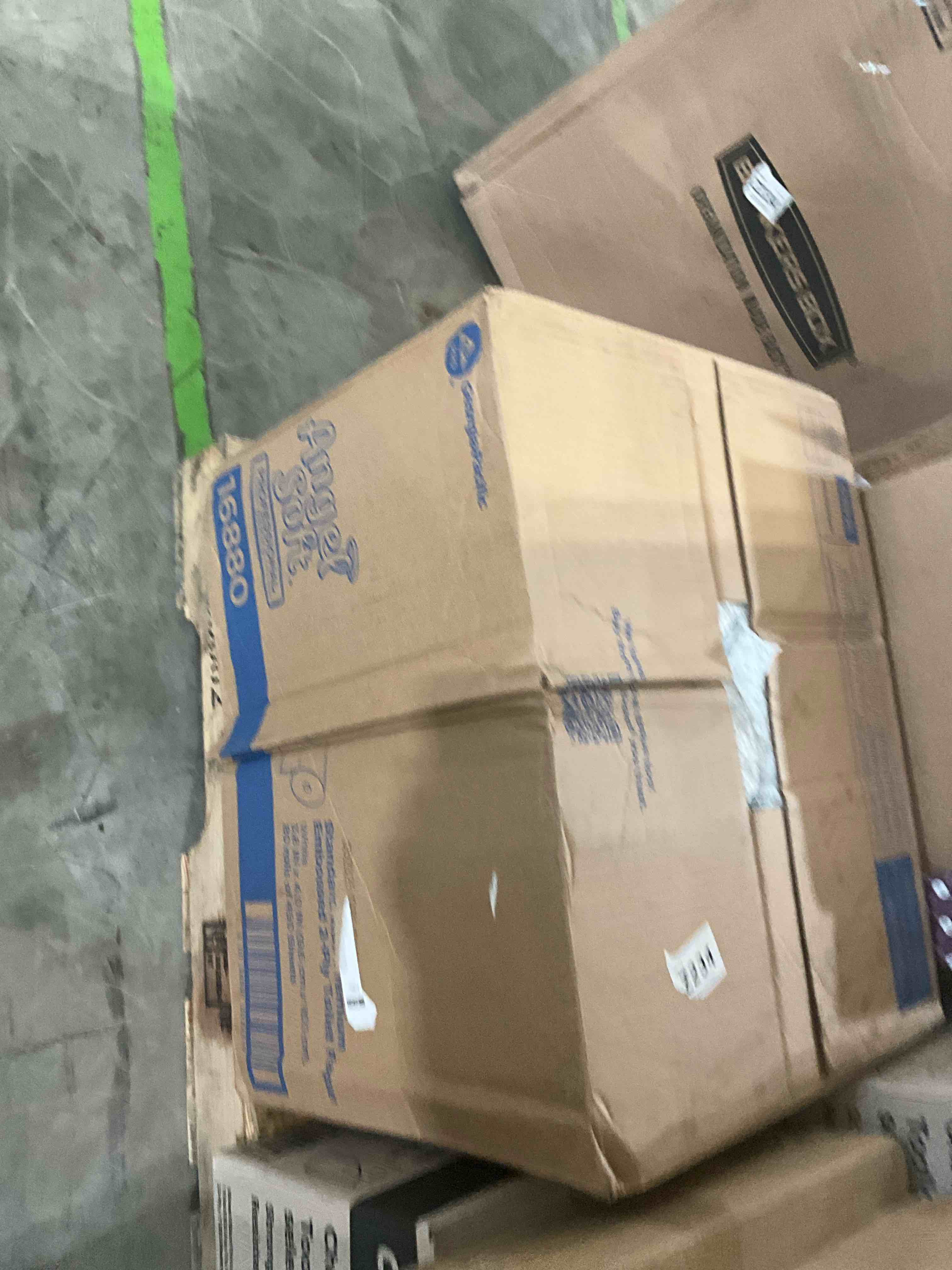 https://s3.amazonaws.com/lotting-images-prod/bidfta/GRA1443595_1752594048150.jpeg