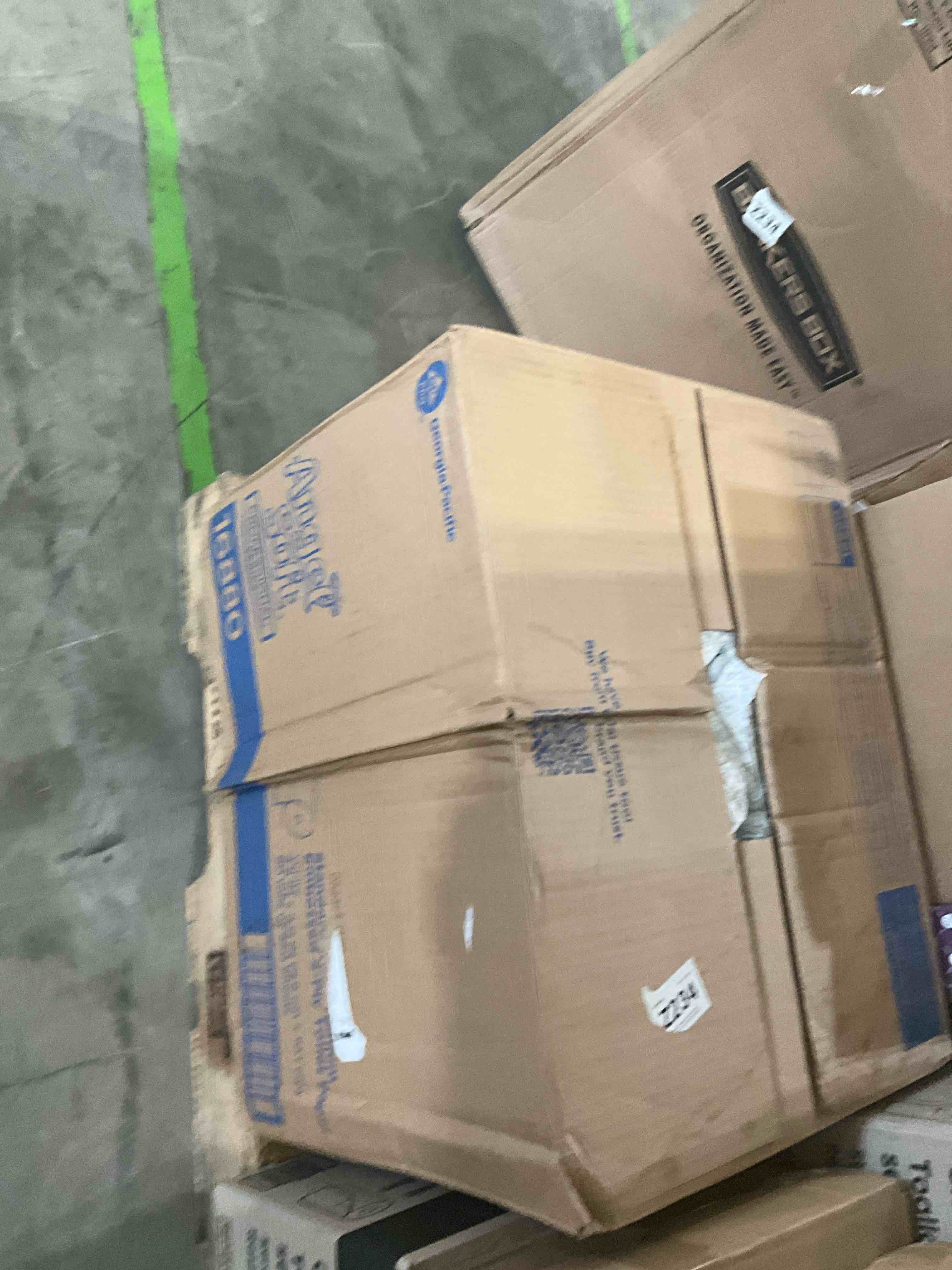 https://s3.amazonaws.com/lotting-images-prod/bidfta/GRA1443595_1752594049501.jpeg
