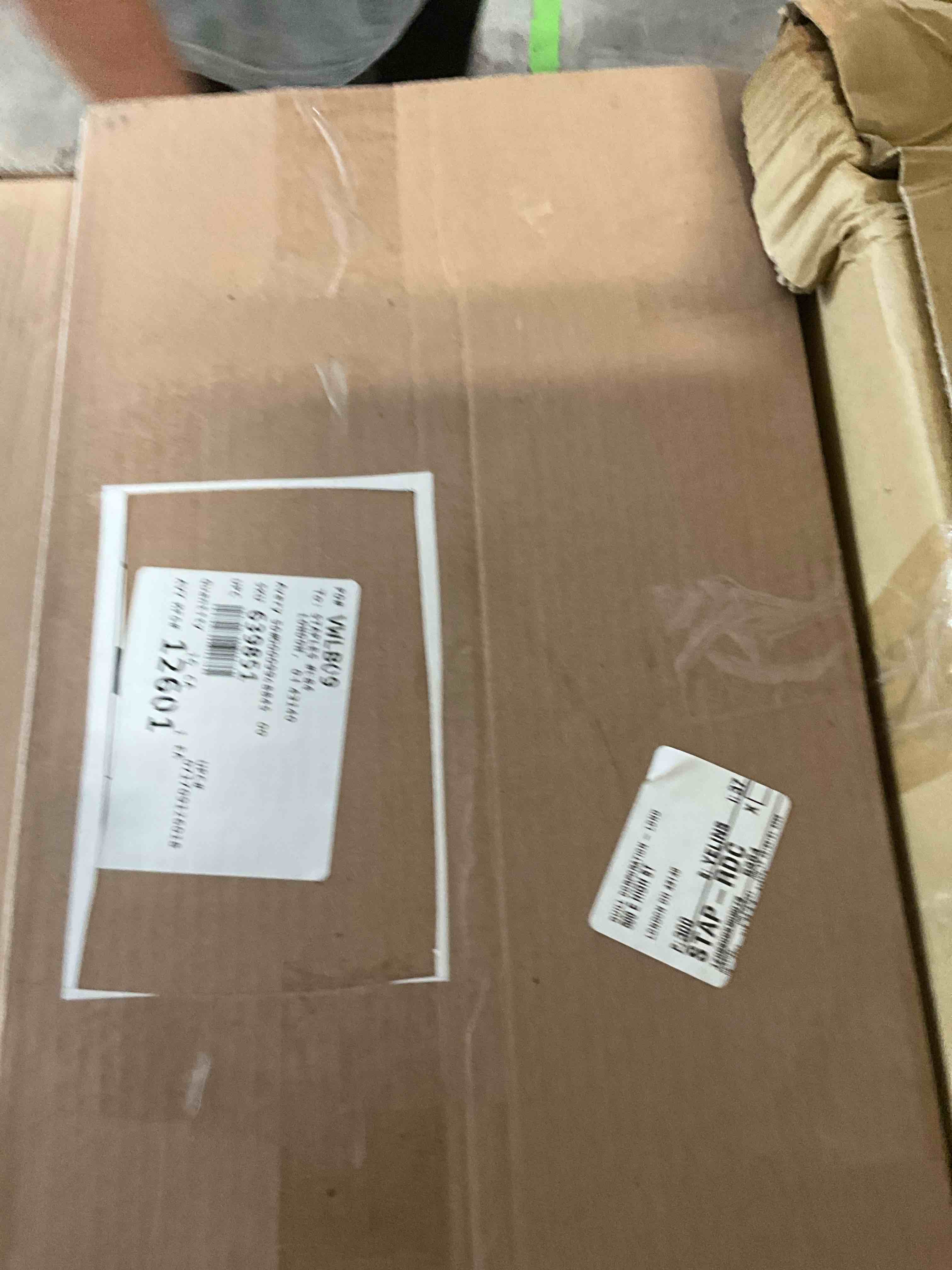 https://s3.amazonaws.com/lotting-images-prod/bidfta/GRA1443596_1752594119546.jpeg